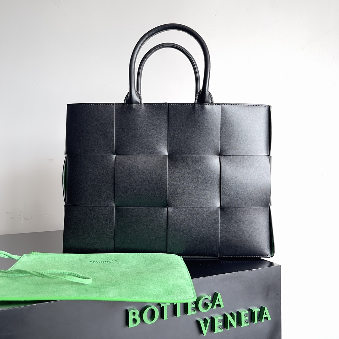 TOP Bottega Veneta BV Tote Bags - Black & Green