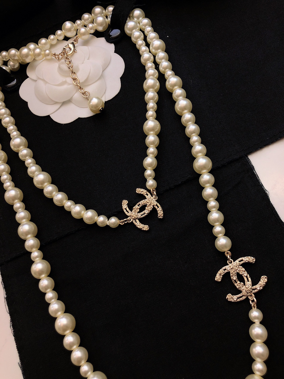 TOP CHANEL Classic Pearl Necklace