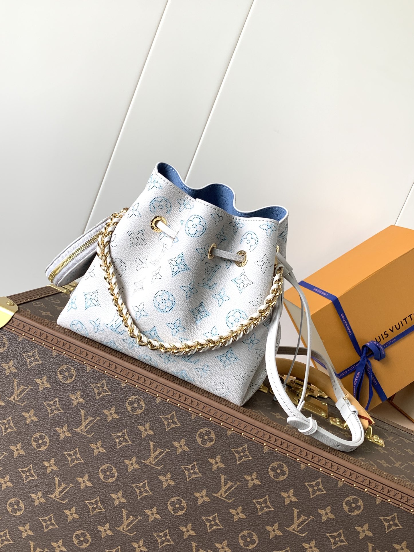TOP Louis Vuitton LV Bella Buckle Bag 22x14x19cm - Light Blue