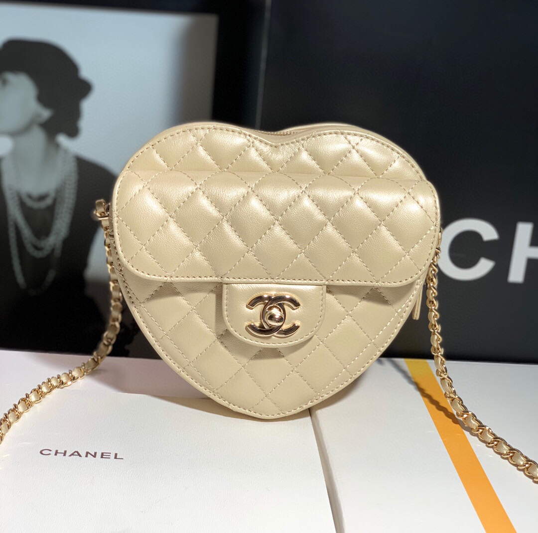 TOP CHANEL Heart Bag Large 16.5x18x6.5cm - Beige & GHW
