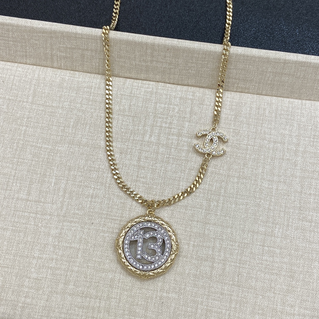 TOP CHANEL CC Necklace - Gold
