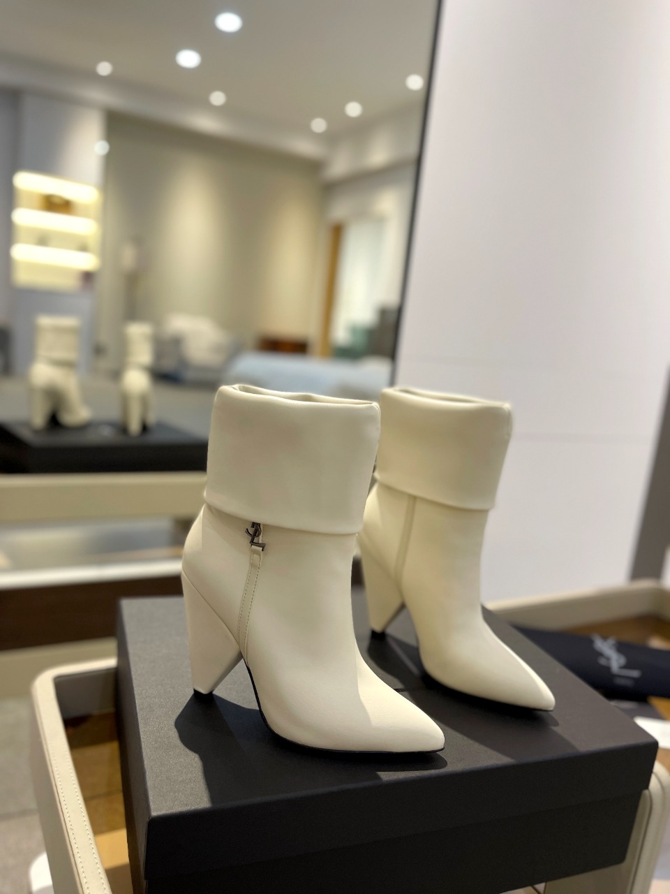 TOP Yves Saint Laurent YSL Logo Plaque Pointed Toe Ankle Boots - 7 Colors