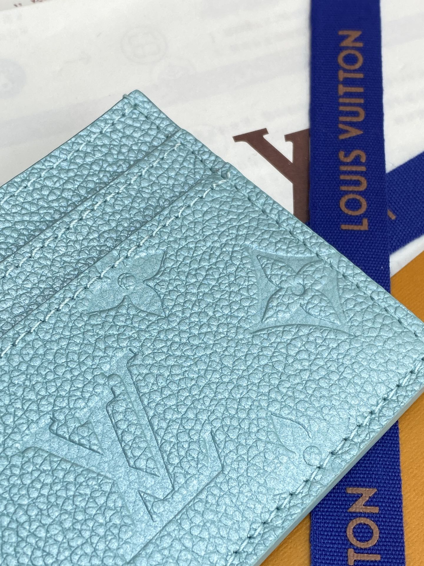TOP Louis Vuitton LV Ski Charms Card Holder 10.2x7.3x0.3cm - Pearlescent Blue