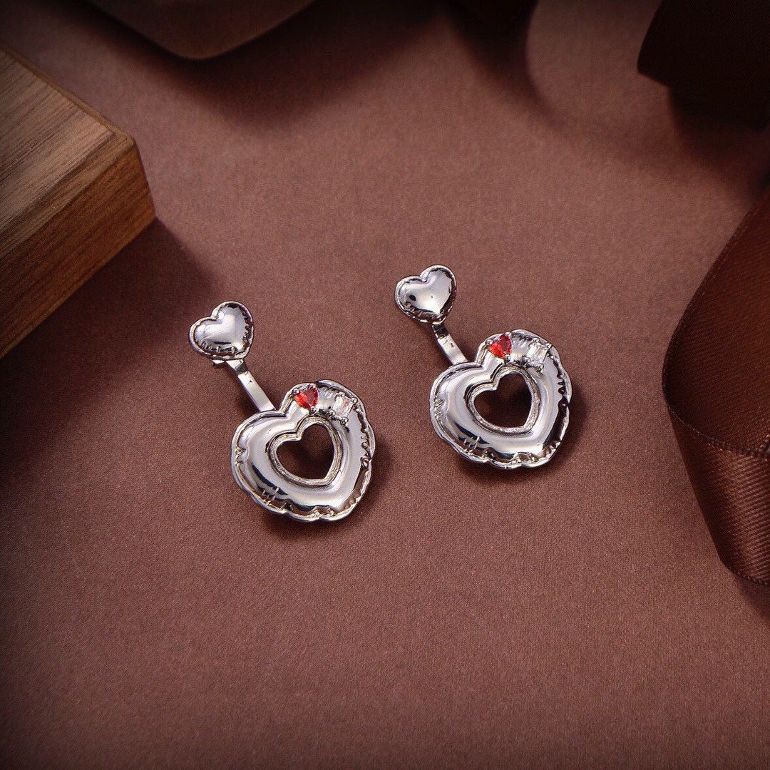 TOP Bottega Veneta BV Openwork Heart-shaped Earrings - Silver