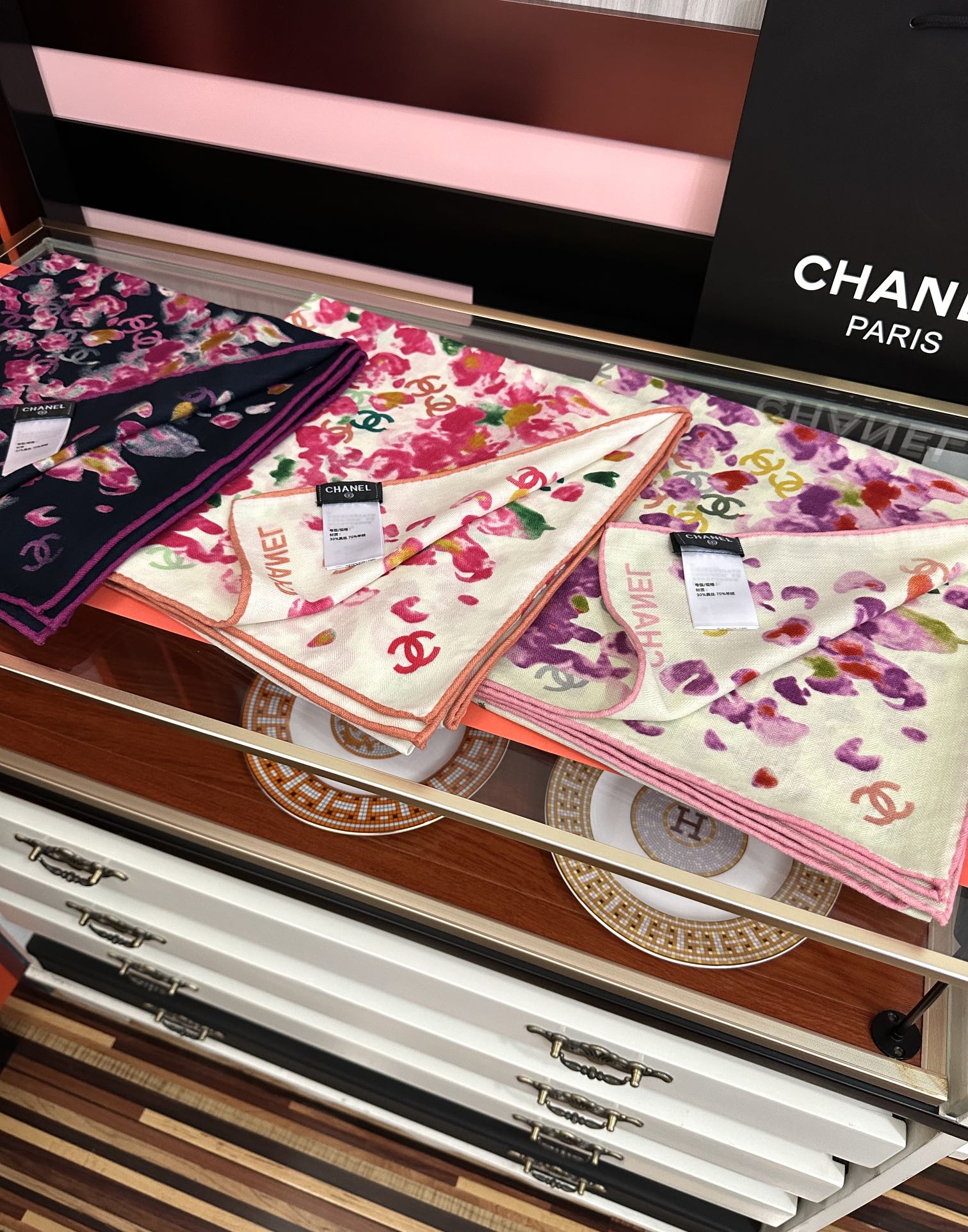 TOP CHANEL 70% Cashmere + 30% Silk Scarf 140x140 cm - 3 Colors