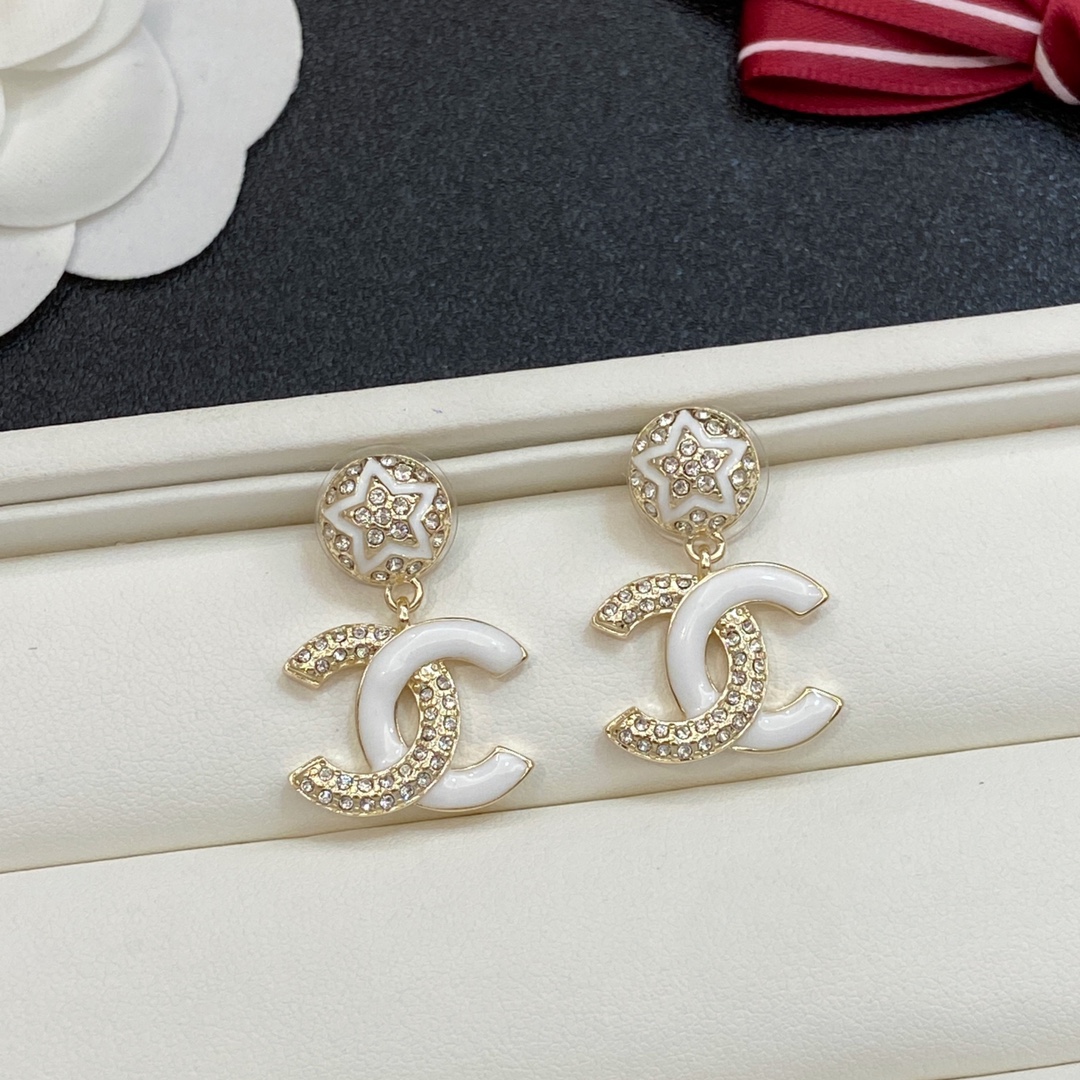 TOP CHANEL  Earrings- Gold
