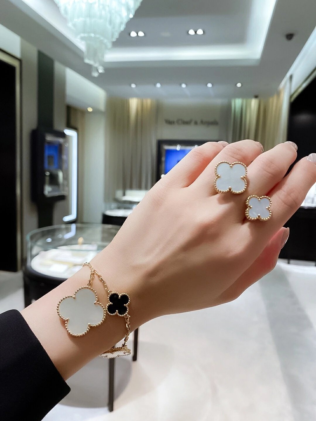 Van Cleef&Arpels VCA irregular alhambra Bracelet