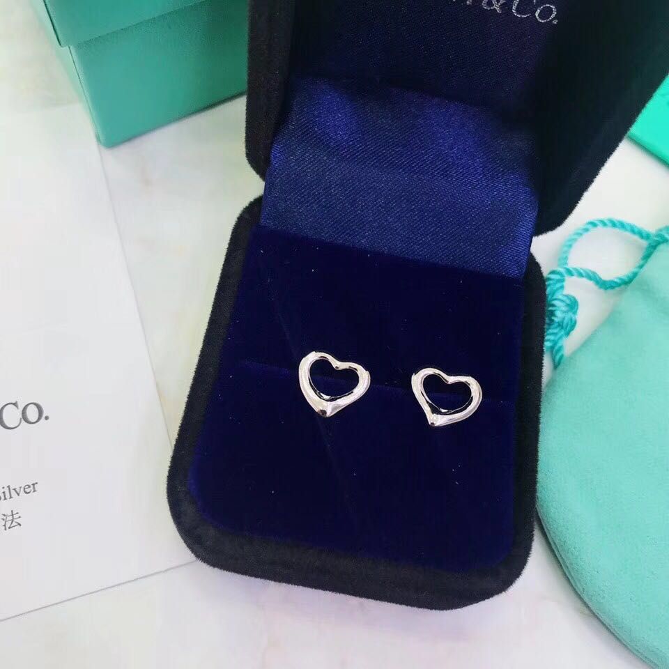 TOP Tiffany & Co. Heart Earrings -Sliver