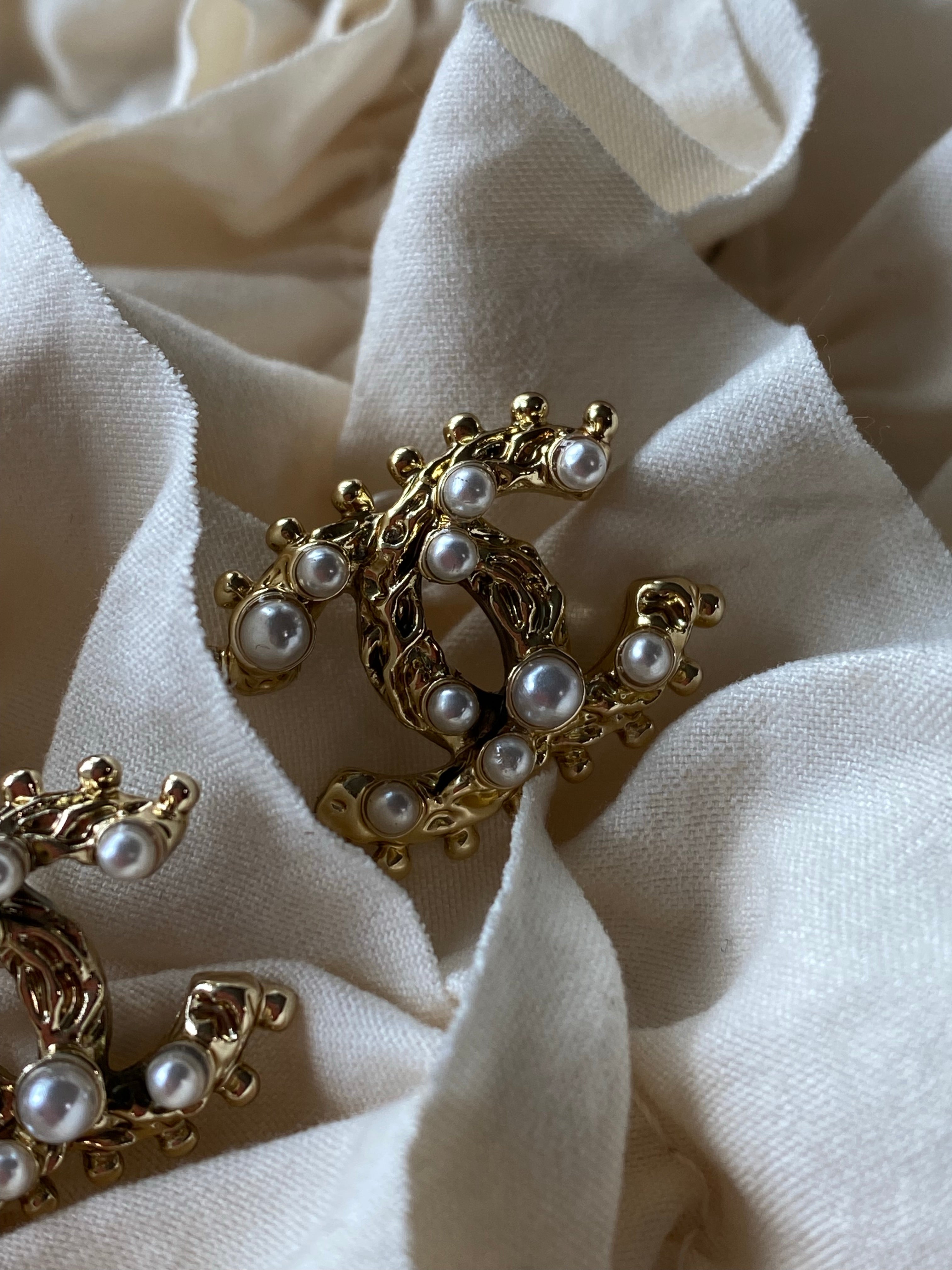 TOP CHANEL Antique Stud Logo Earrings