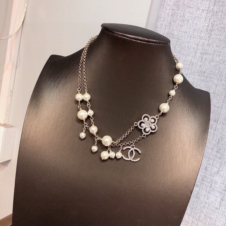 TOP CHANEL Pearl Necklace