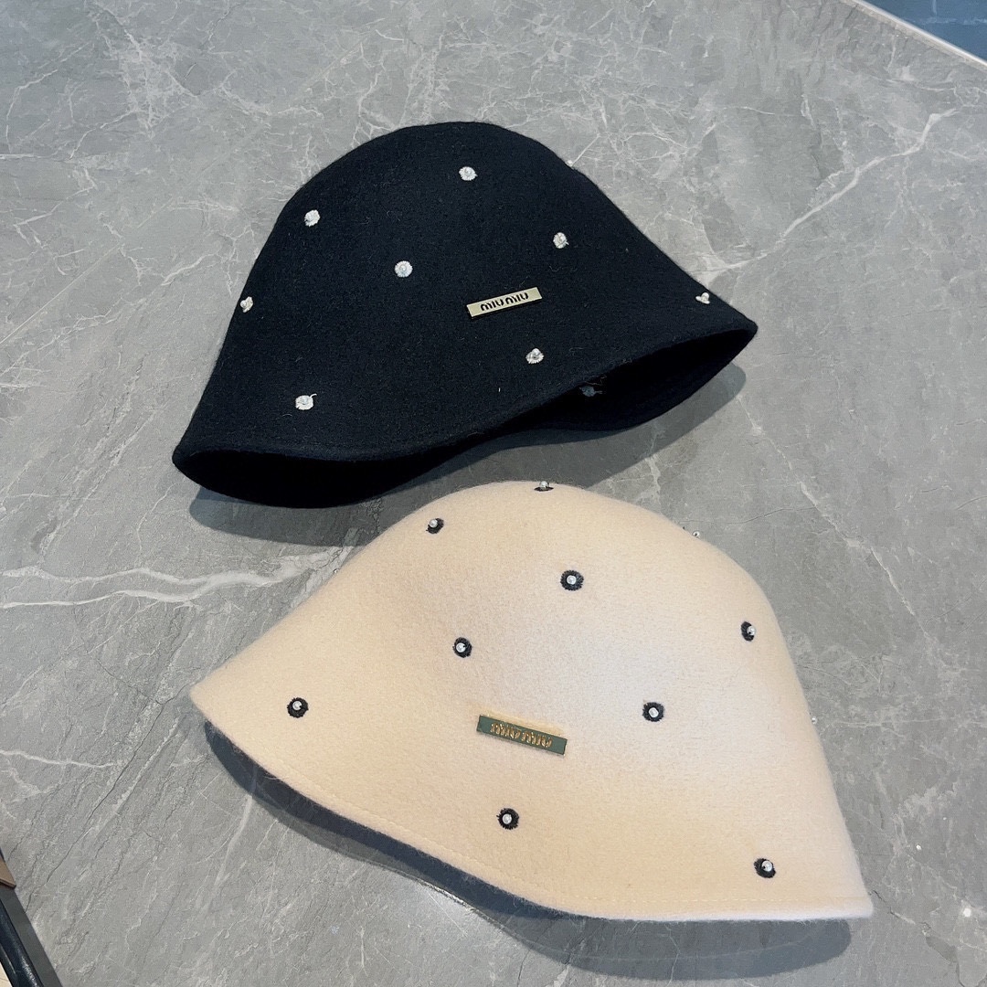 TOP Miu Miu Embroidered Small Flower Autumn And Winter Woolen Hat - Two Colors