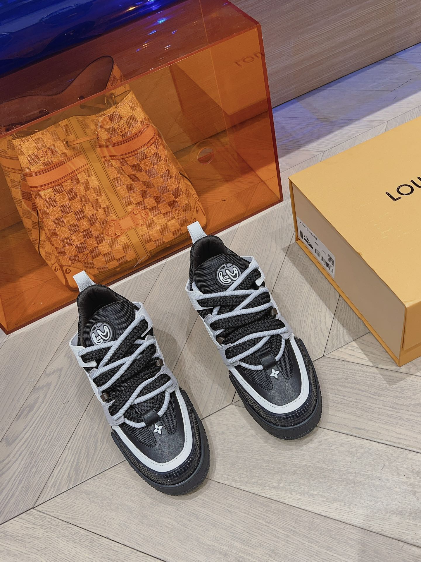 TOP Louis Vuitton LV Cow Leather And Tech Mesh Fabric Sneakers - 2 Colors