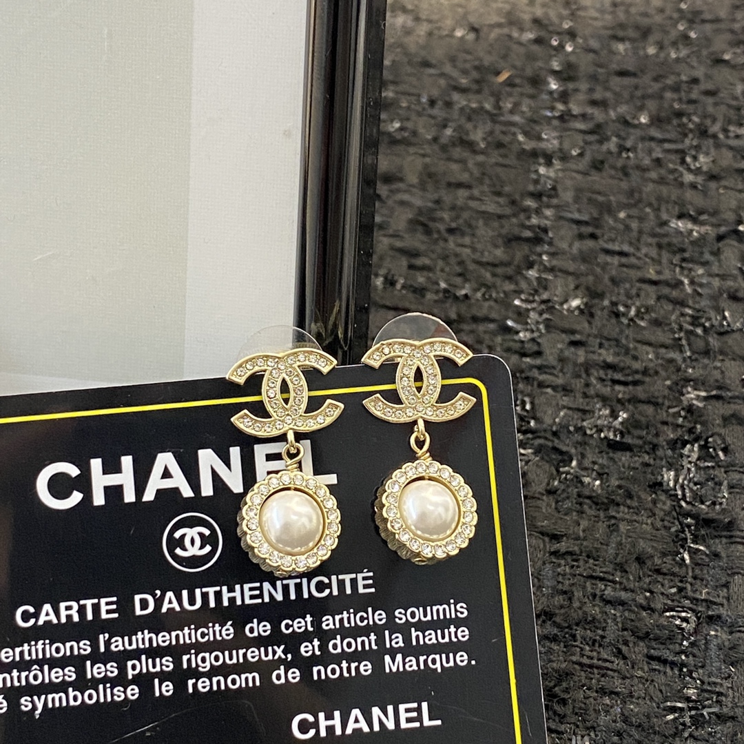 TOP CHANEL Vintage Dounble C Earring
