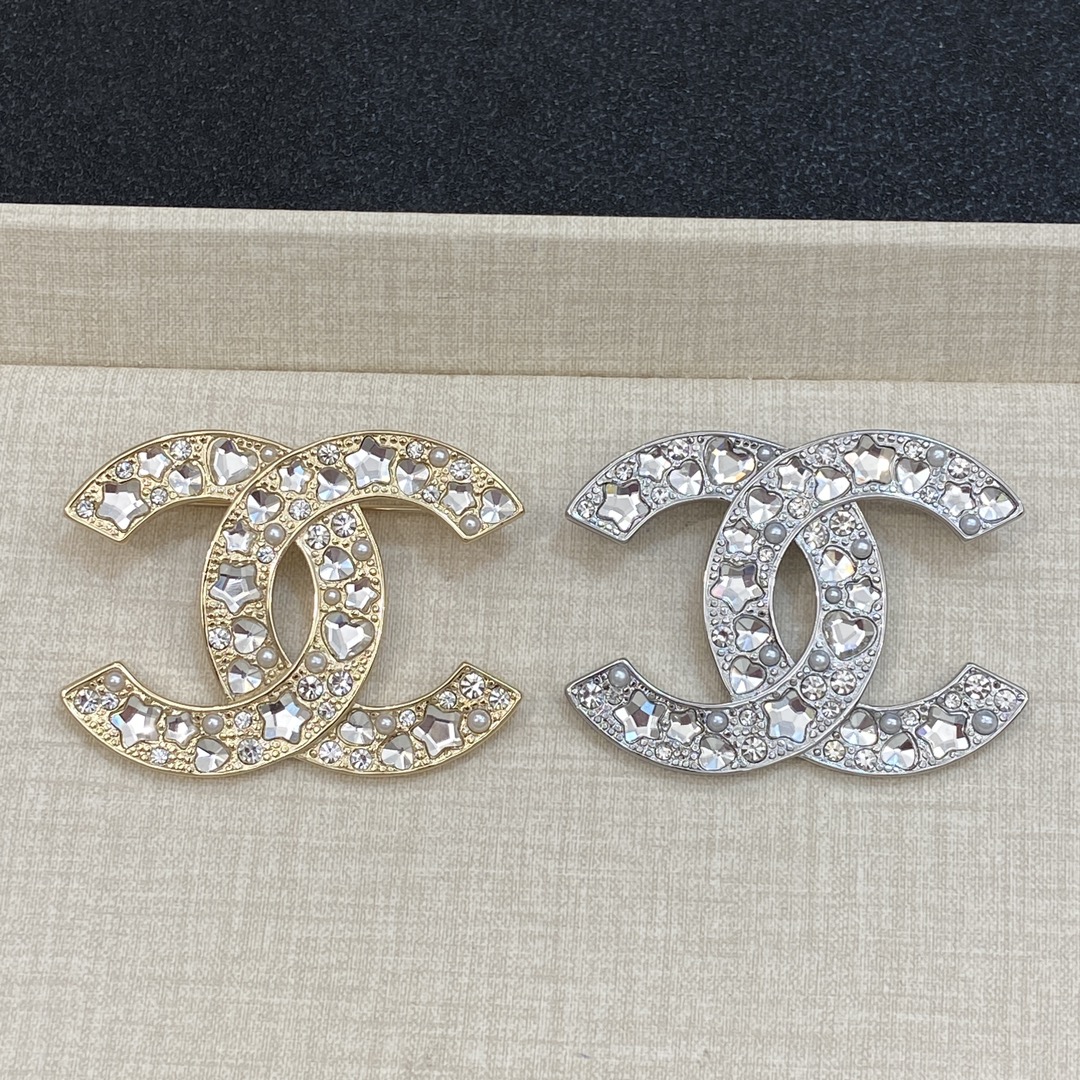 TOP CHANEL Brooch - 2 Colors