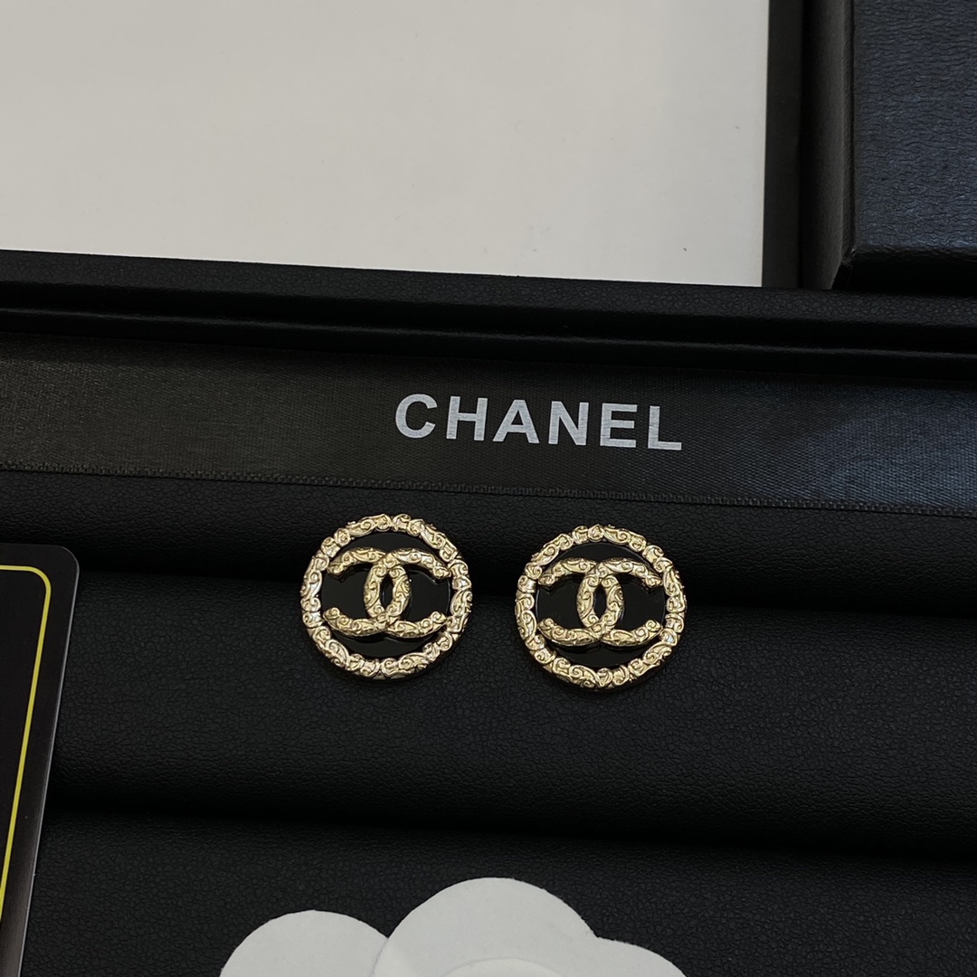 TOP CHANEL Earrings - Gold