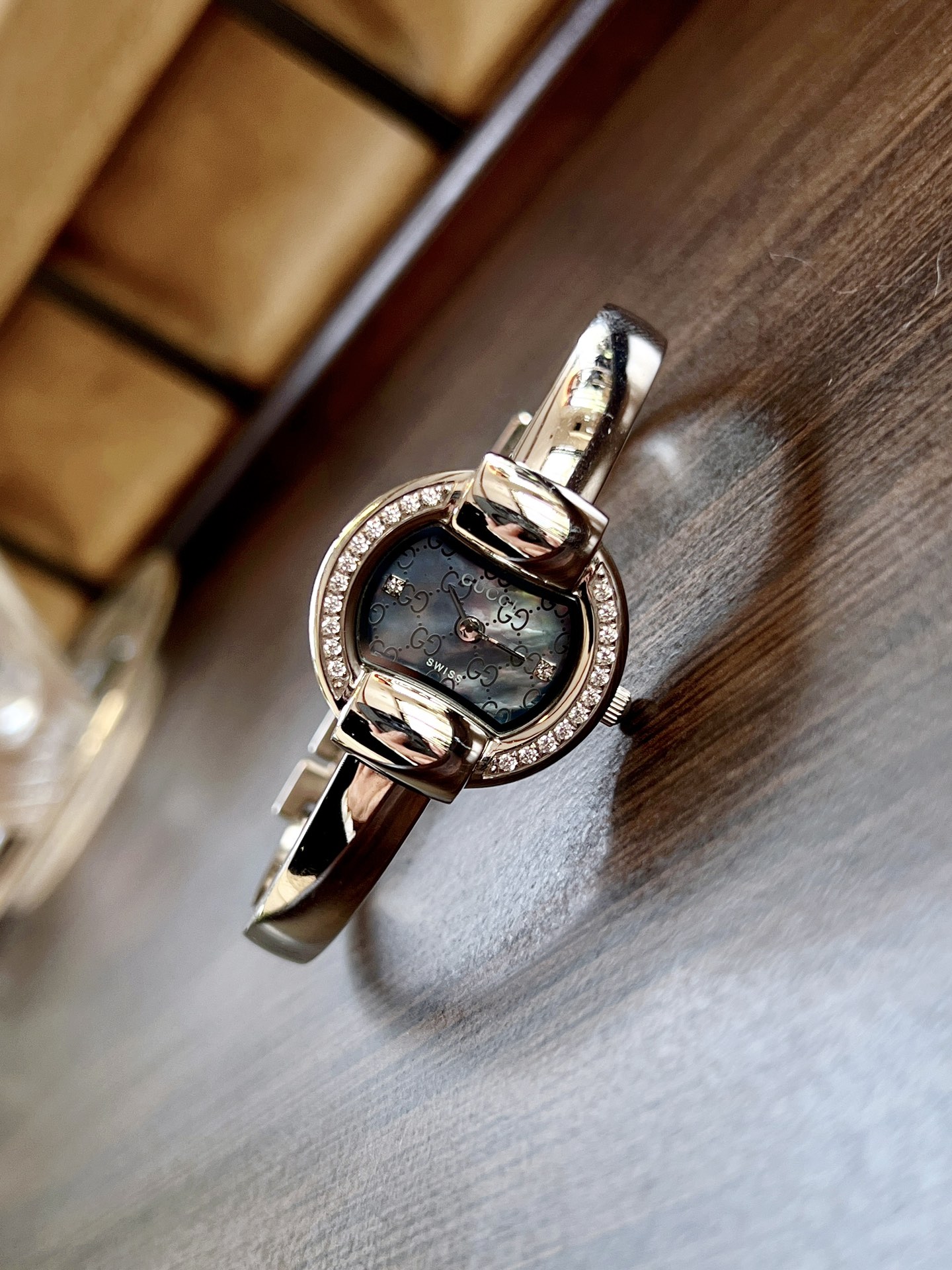 TOP GUCCI  Watch 25mm - 3 Colors