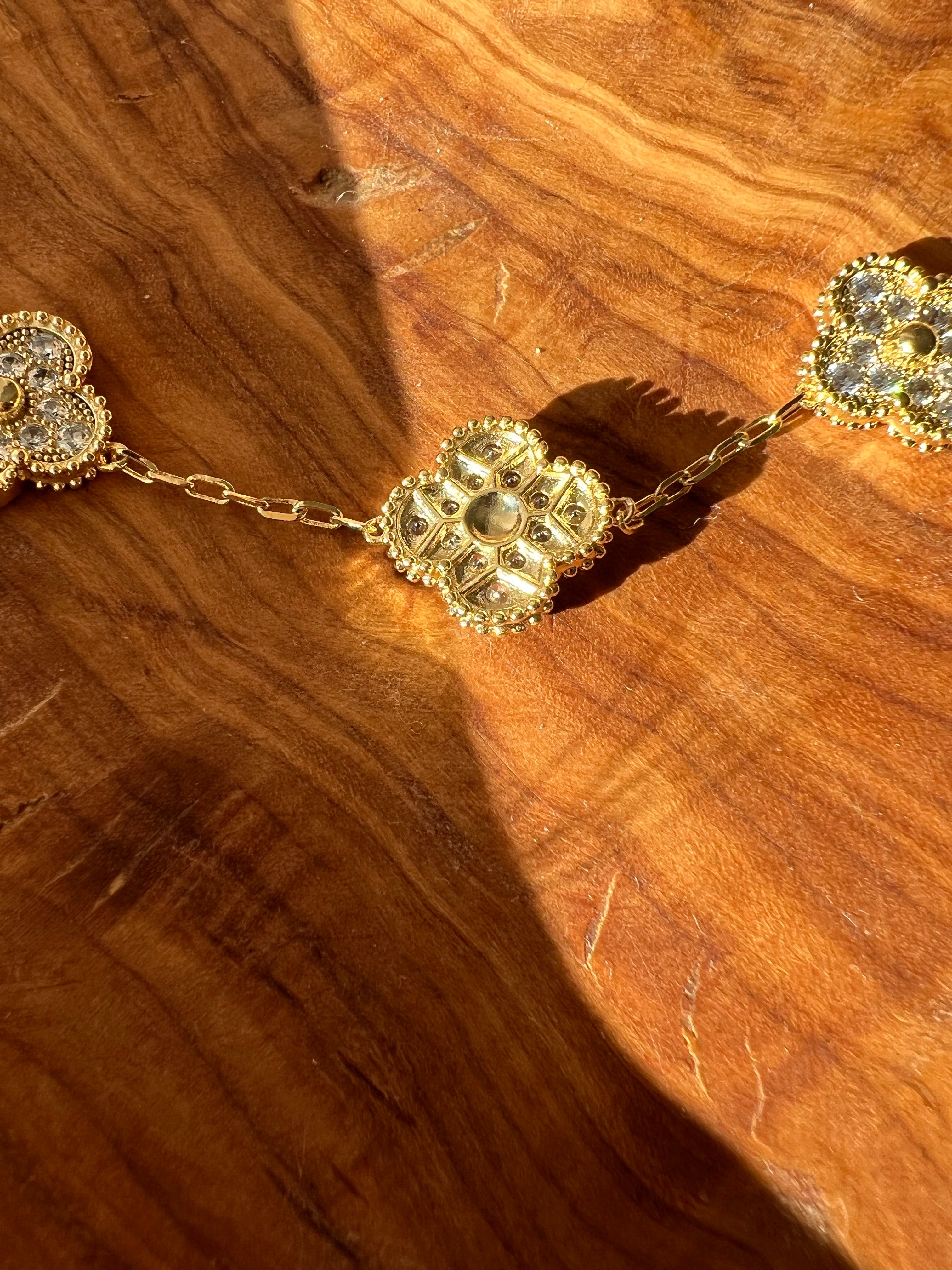 TOP Van Cleef & Arpels VCA 5 Motifs Bracelet W Stones - Gold