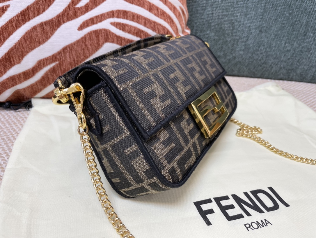 TOP FENDI Baguette Canvas Bag 26x13x6cm - Brown