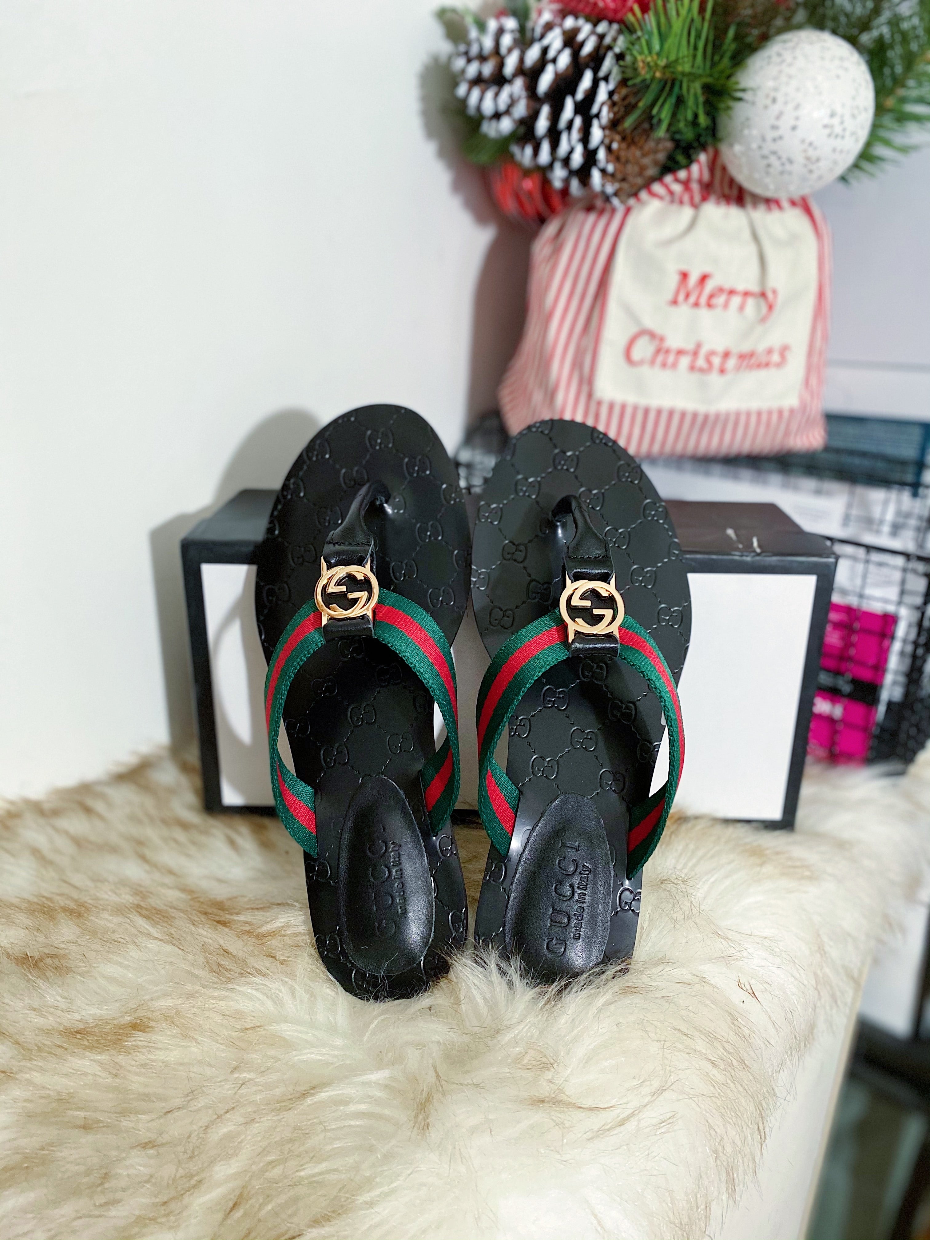 TOP GUCCI  Green And Red Web Strap Thong Sandals