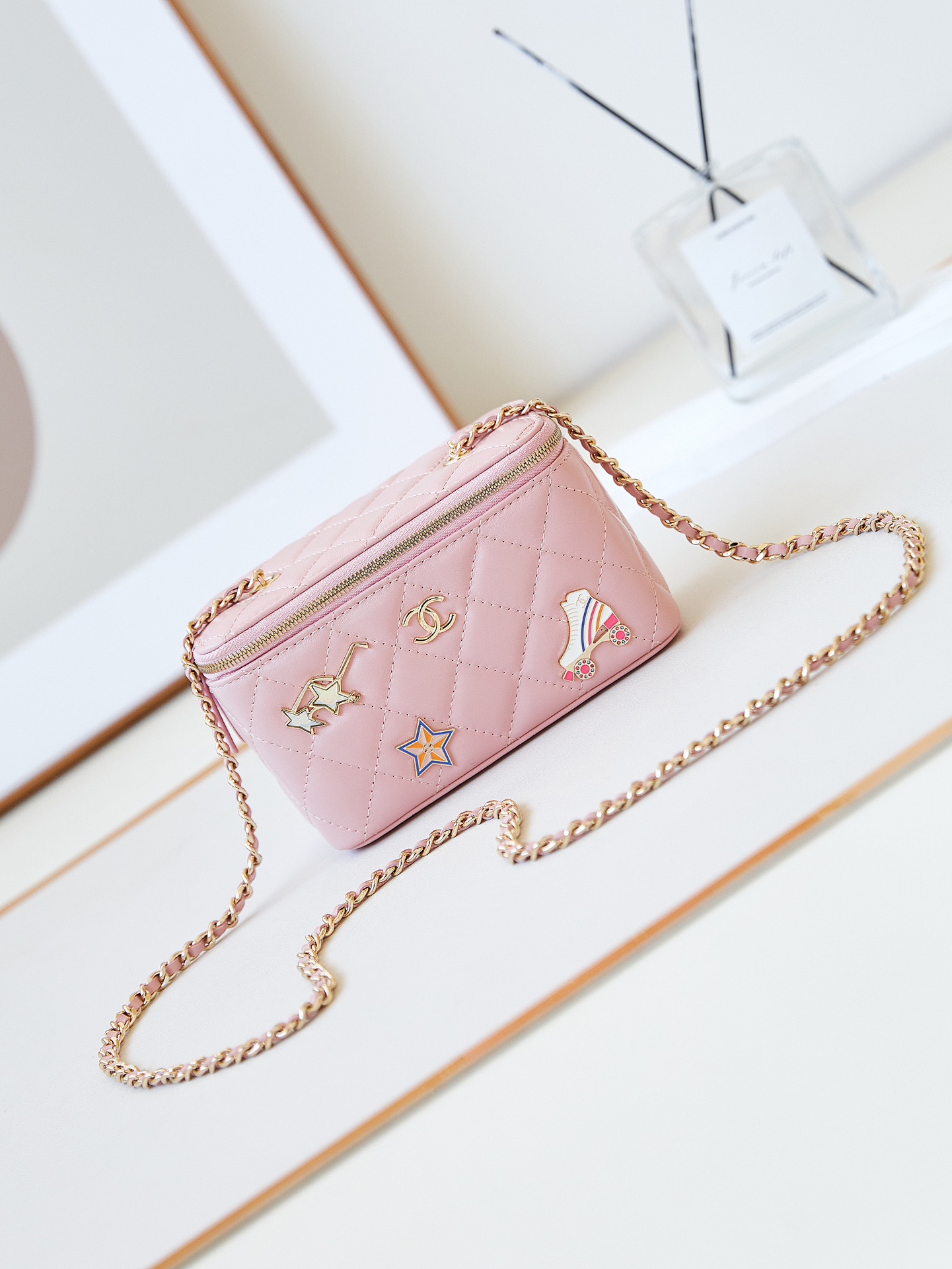 TOP CHANEL Small Badge Element 24c Box Bags 9.5×17×8cm - Black/Pink/White