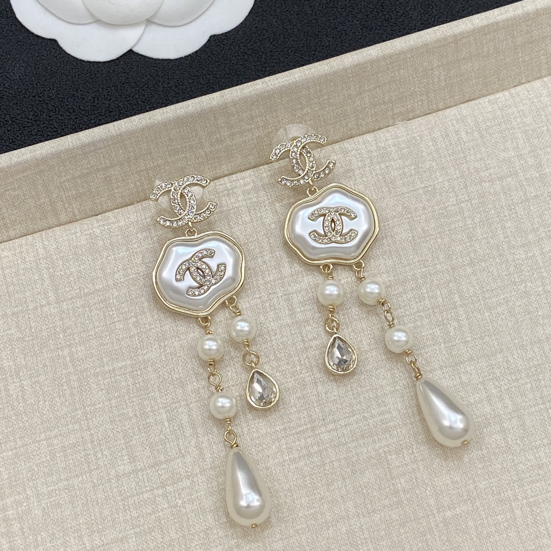 TOP CHANEL CC Pearl Earrings - Gold
