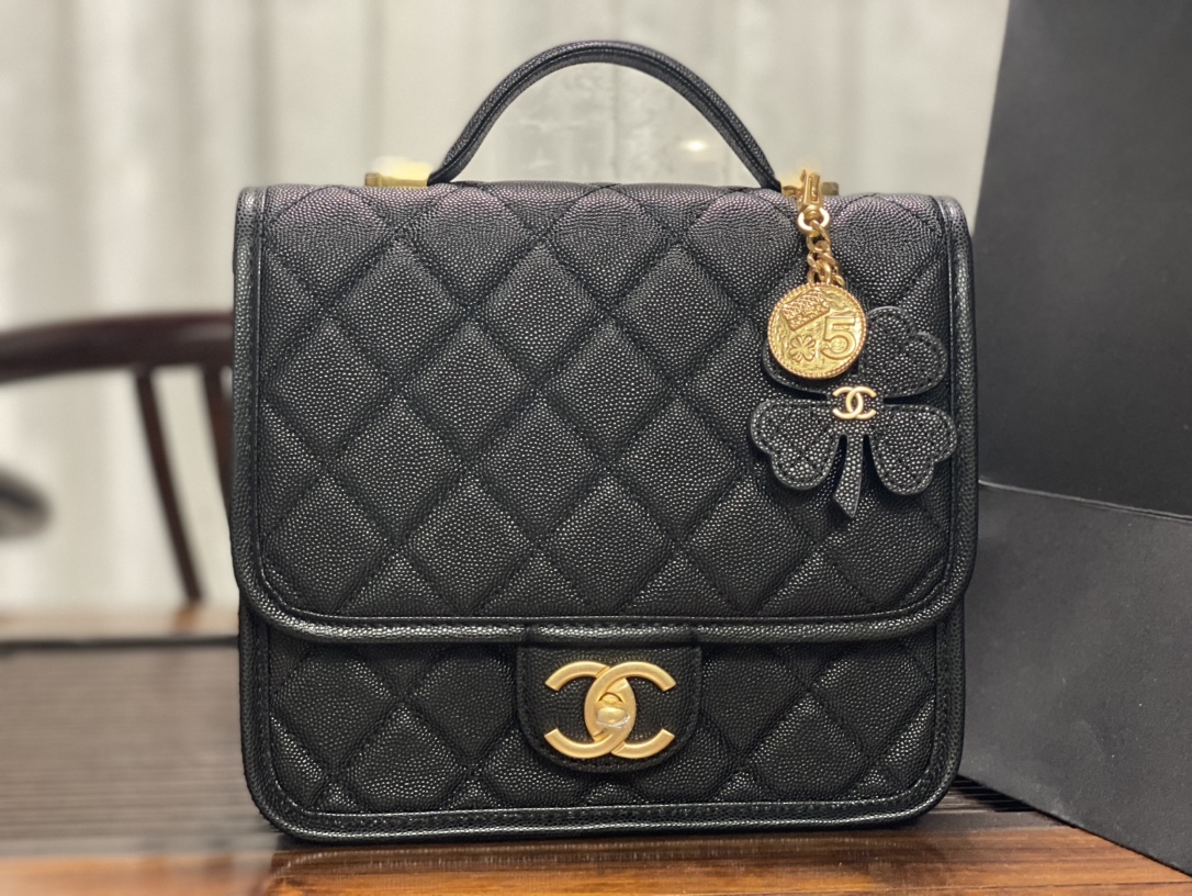 TOP CHANEL Backpack Calfskin 19.5x22x7cm - Black&GHW