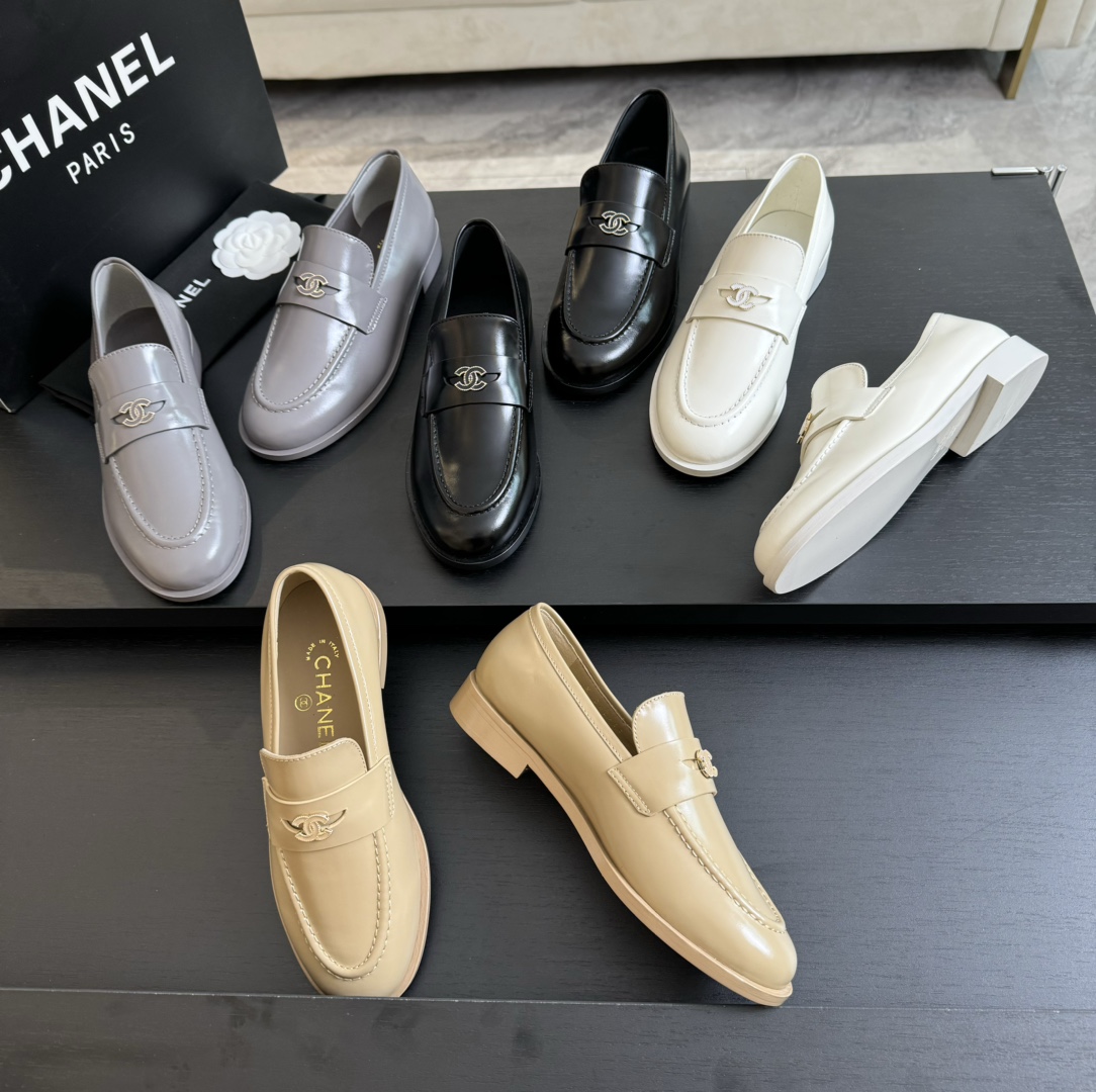 TOP CHANEL Loafers with Small CC Logo - 4 Color