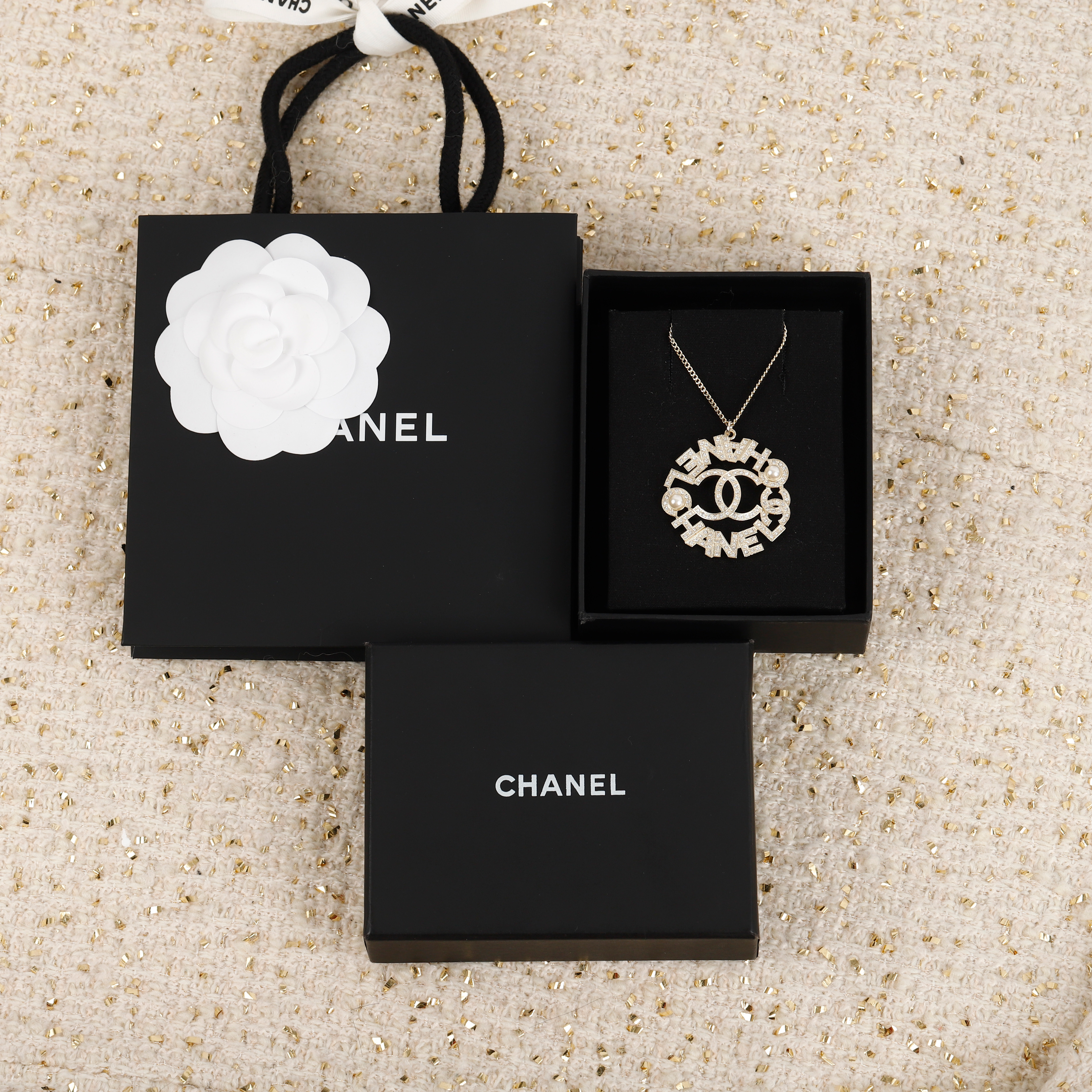 TOP CHANEL Pearl Necklace - Gold
