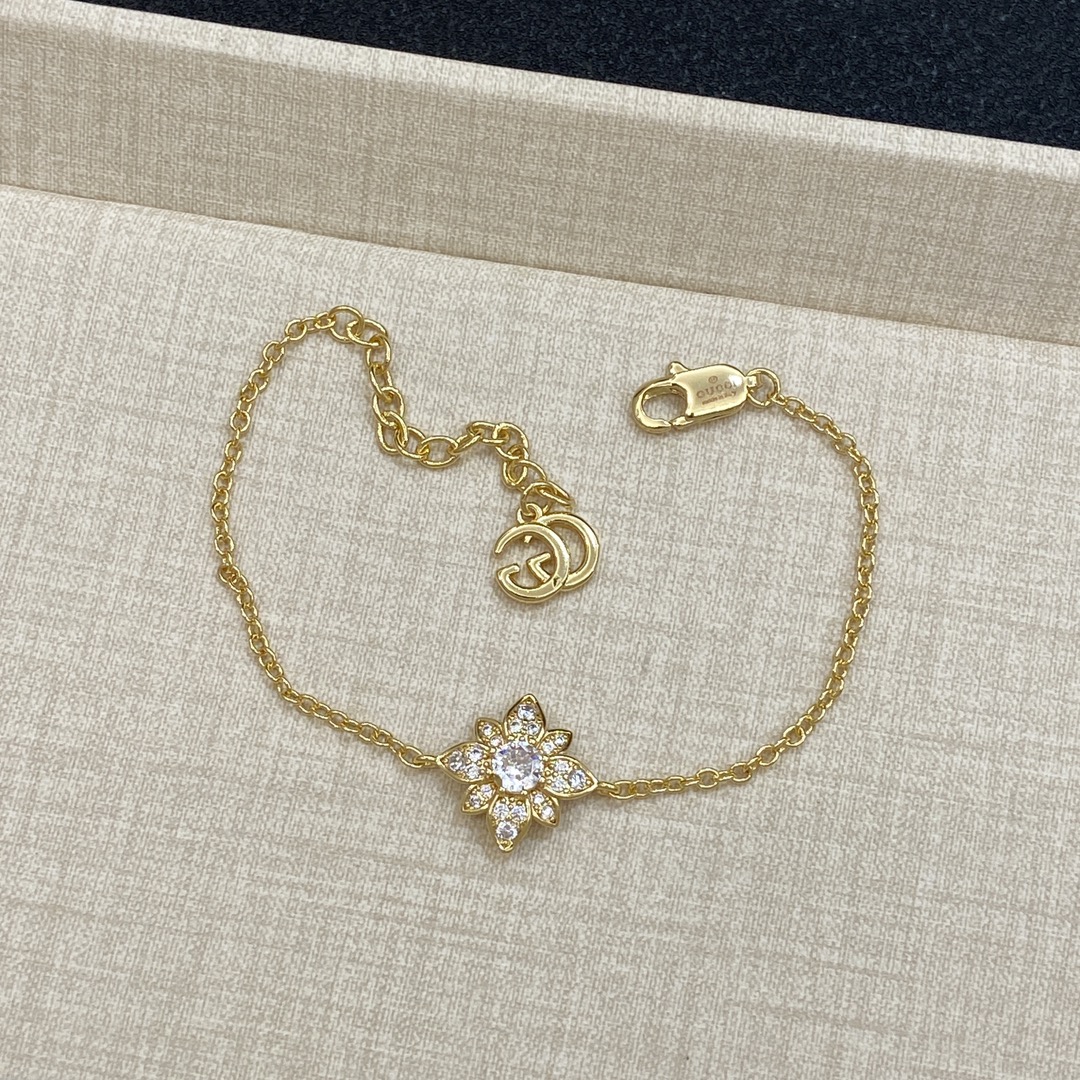 TOP GUCCI Bracelet and Necklace - Gold