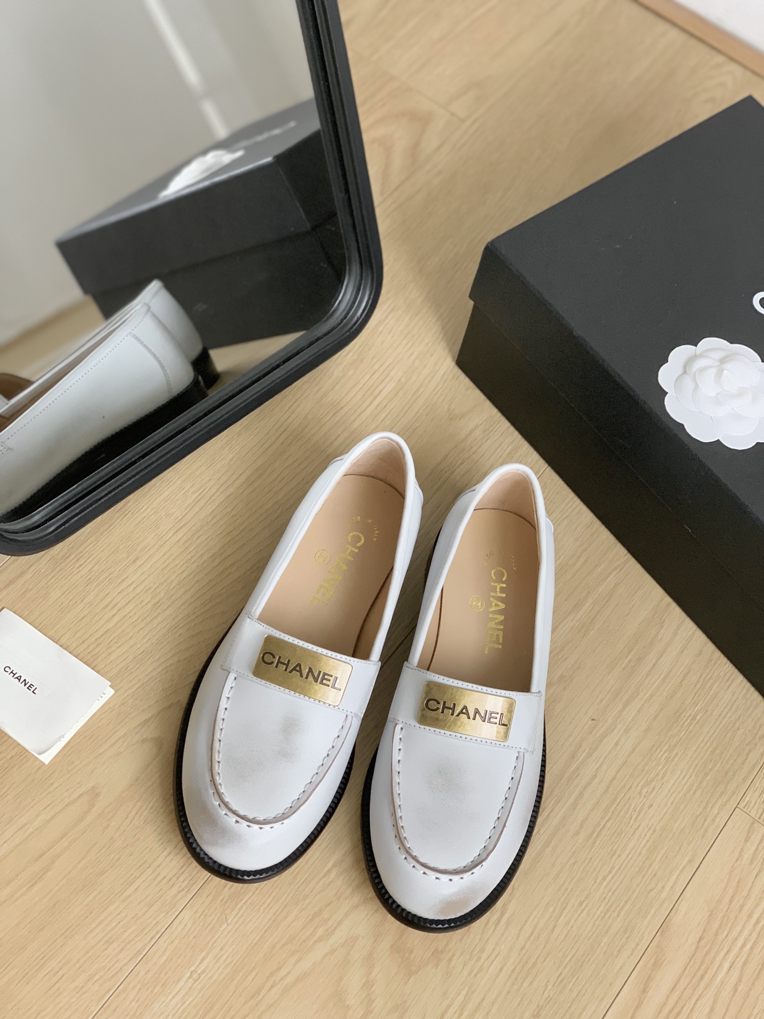 TOP CHANEL Classic Middle Single Shoes - 3 Colors