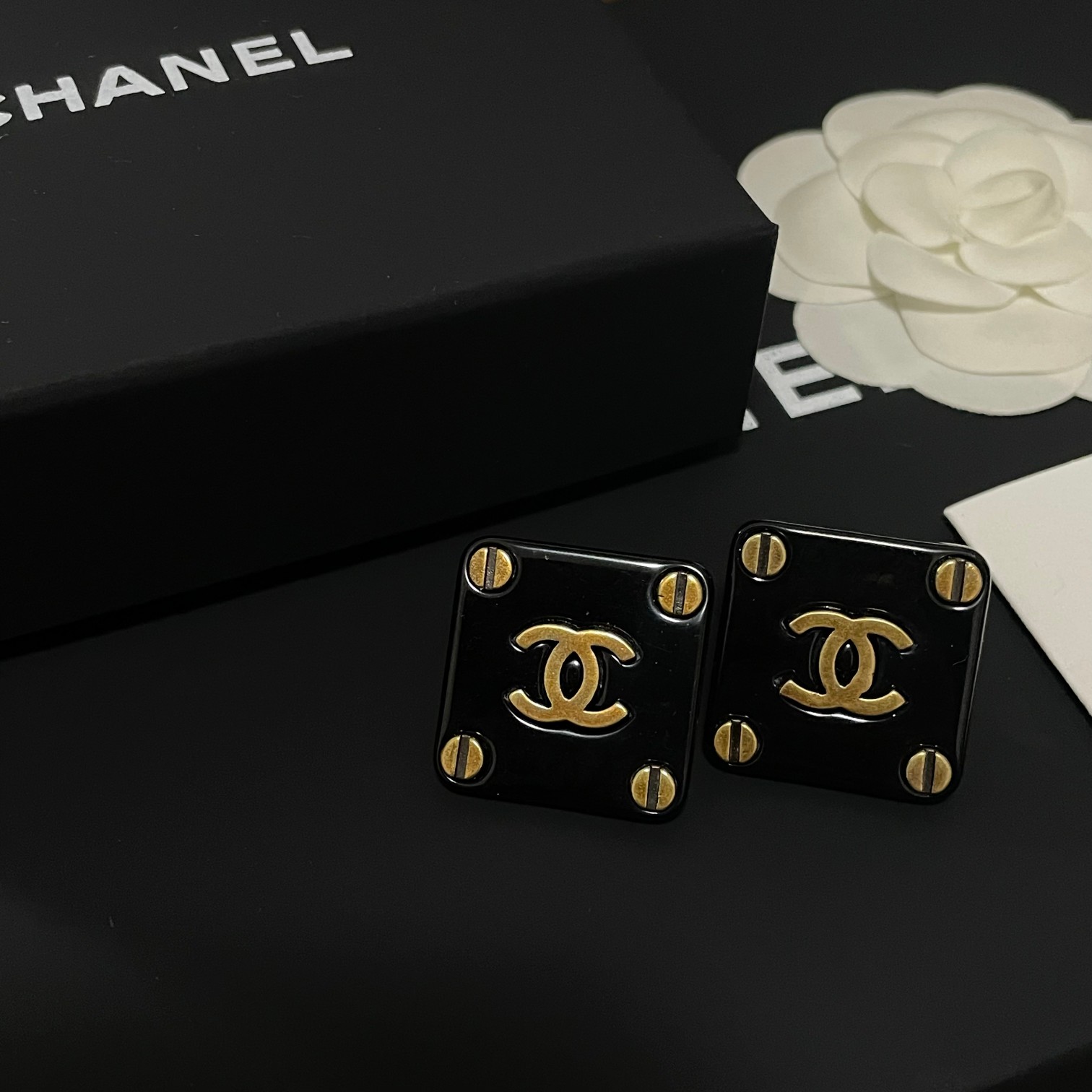 TOP CHANEL Square Earrings-Black