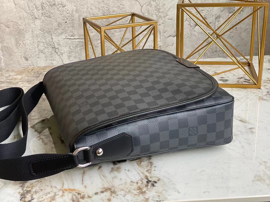 TOP Louis Vuitton LV Daniel Mm Graphite 36x28x7.5 cm