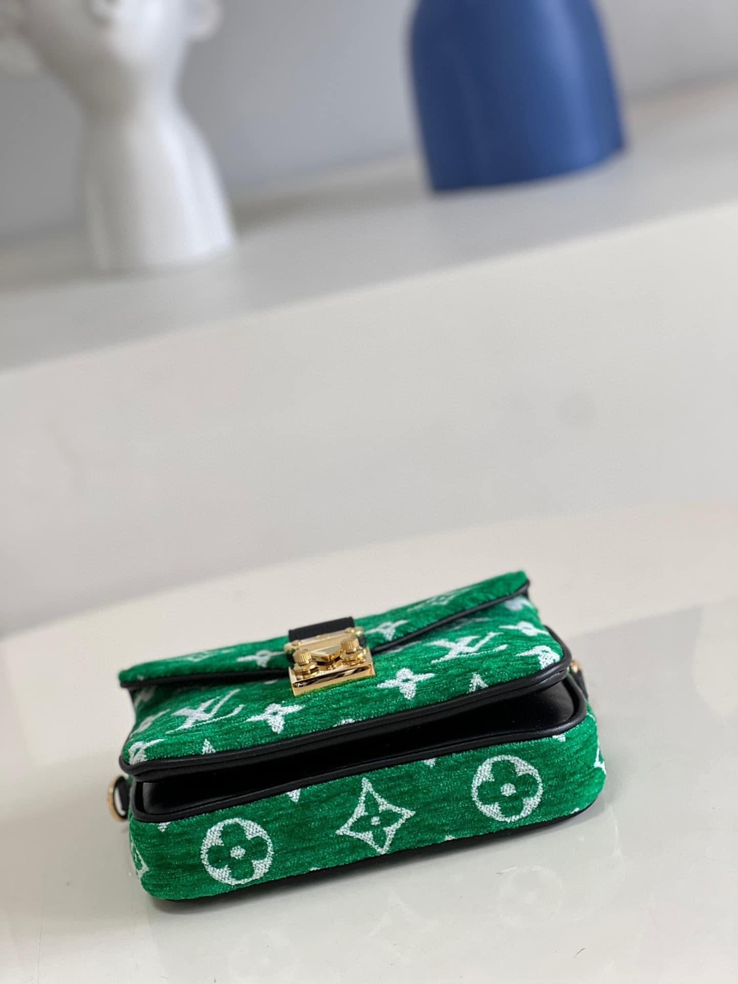 TOP Louis Vuitton LV Micro Velvet Metis  14x11x3.5cm - Green