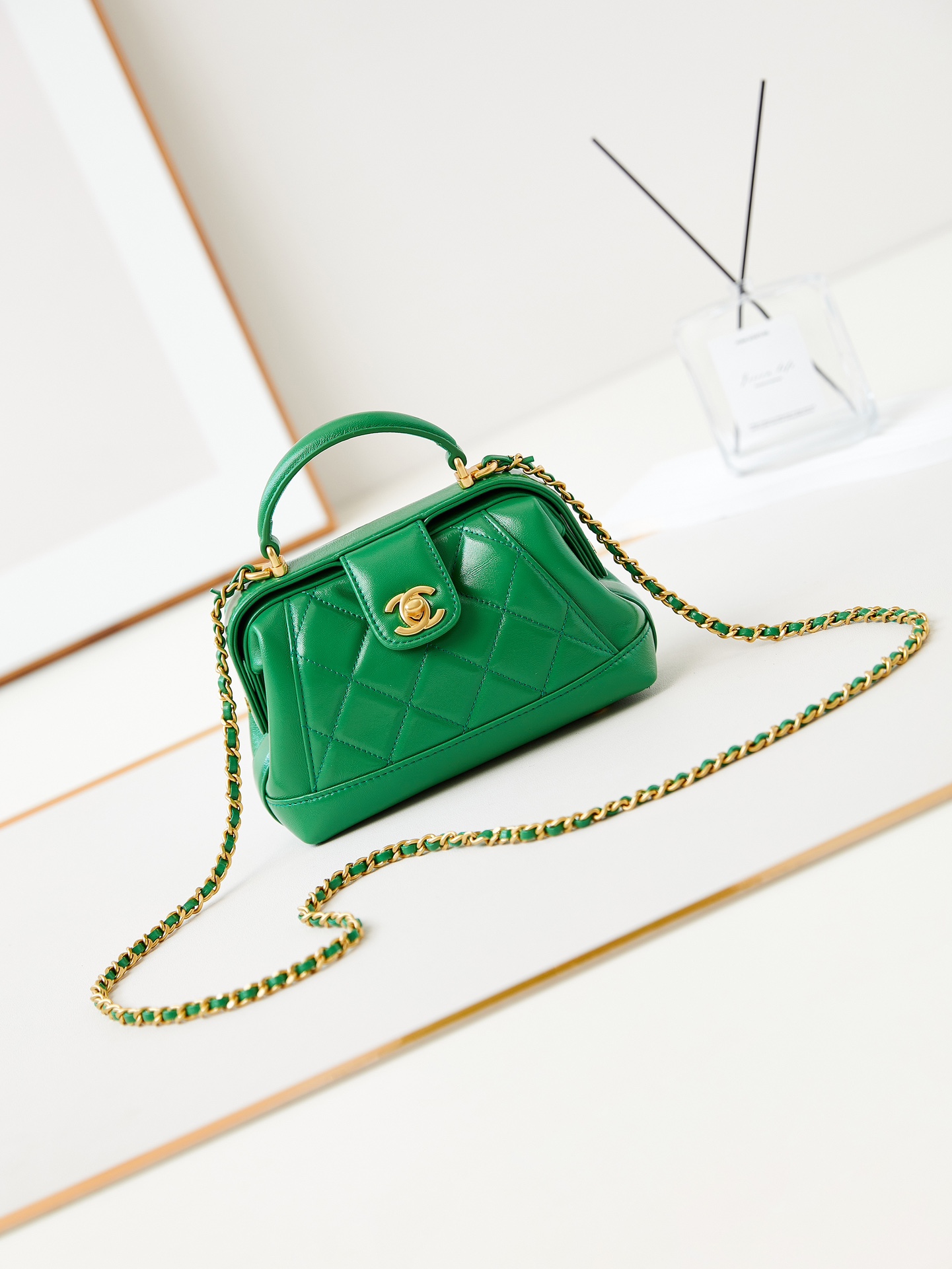 TOP CHANEL Top Handle Bag 12x18x7cm - Green