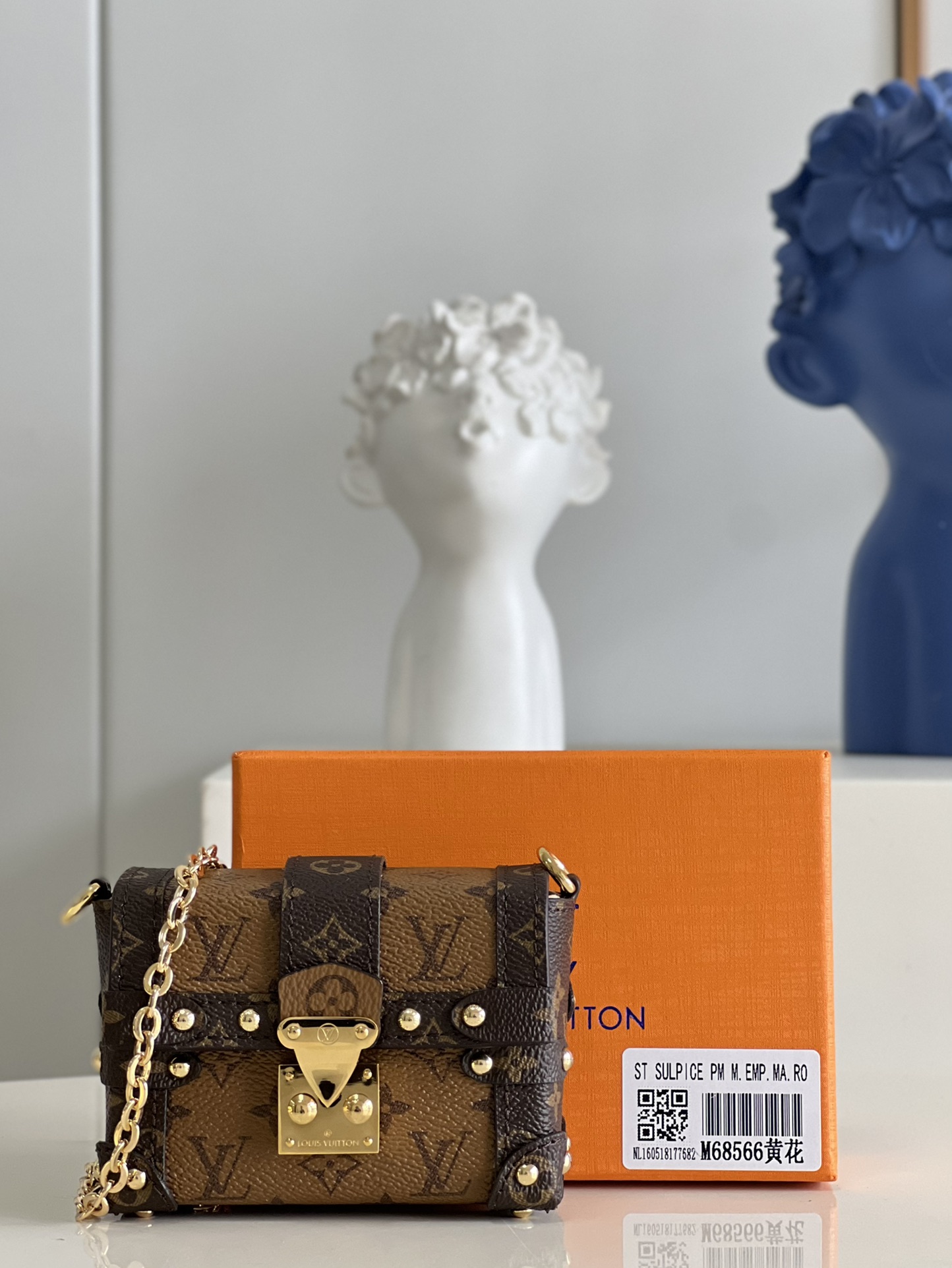 TOP Louis Vuitton LV Essential Trunk Bag 7.5 x 10.5 x 4.0 cm - 2 Colors