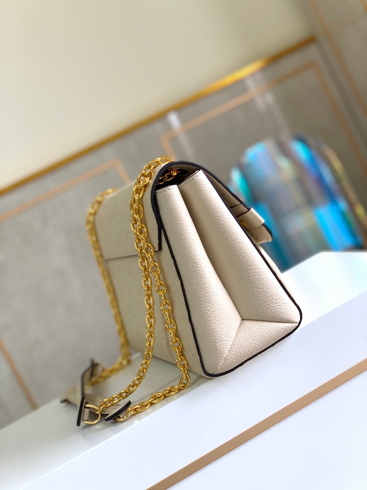TOP Louis Vuitton LV  Vavin BB MM 25.0 x 17.0 x 9.5 cm - Cream White