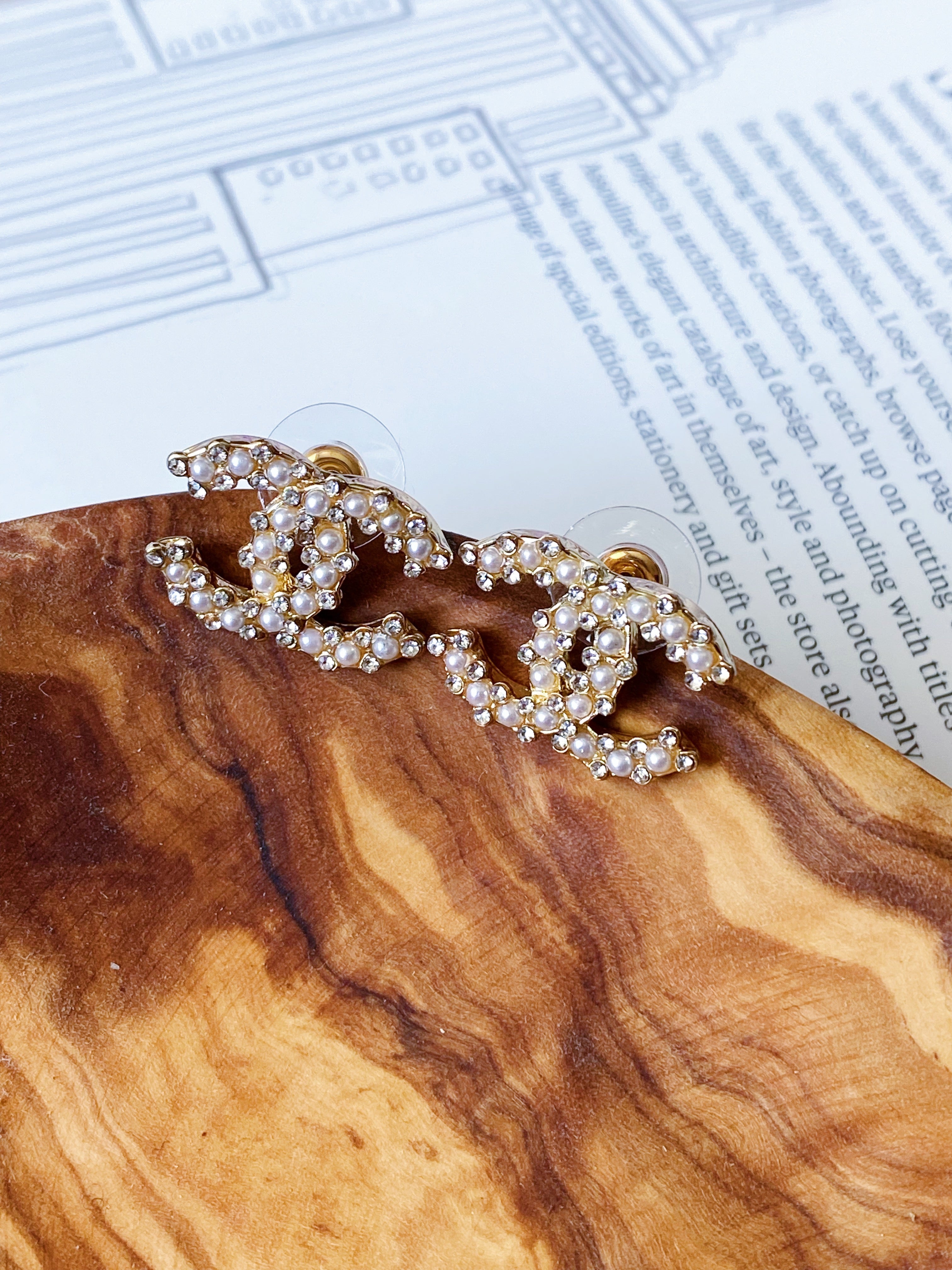 TOP CHANEL Stud Earrings