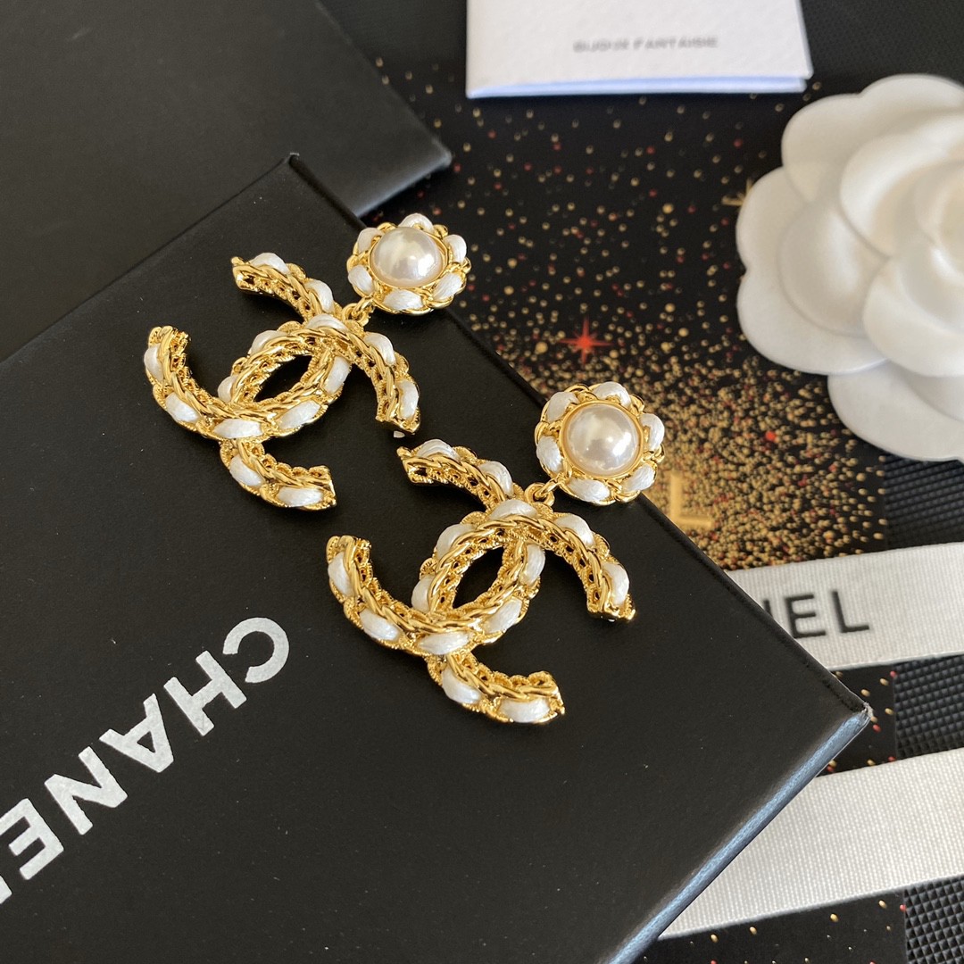 TOP CHANEL Double C and Flower Earrings