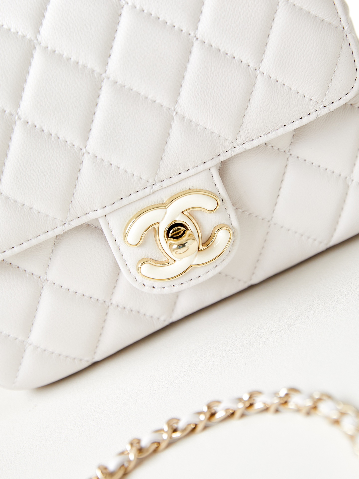 TOP CHANEL Flap Bag with Enamel Buckle Heart 12.5x16x4.5cm/14.5x18.5x6.5cm - 3 Color