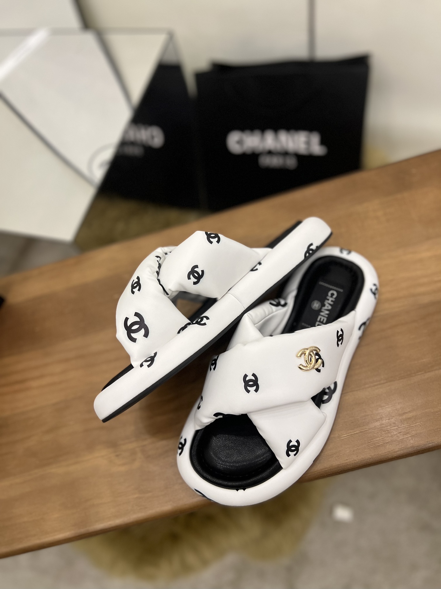 TOP CHANEL Bread Slippers - 6 Color