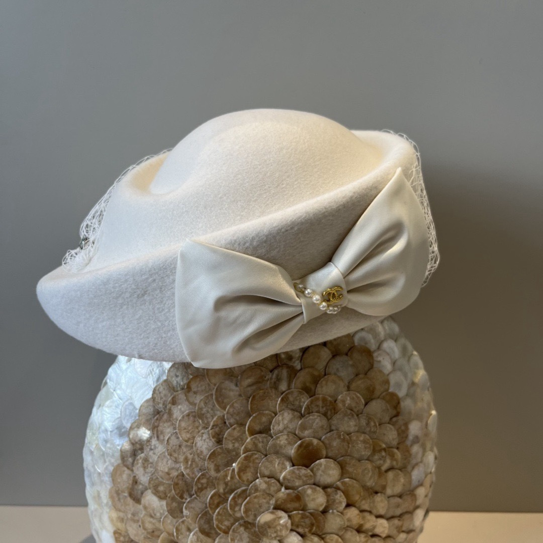 TOP CHANEL Beret Hat - Beige