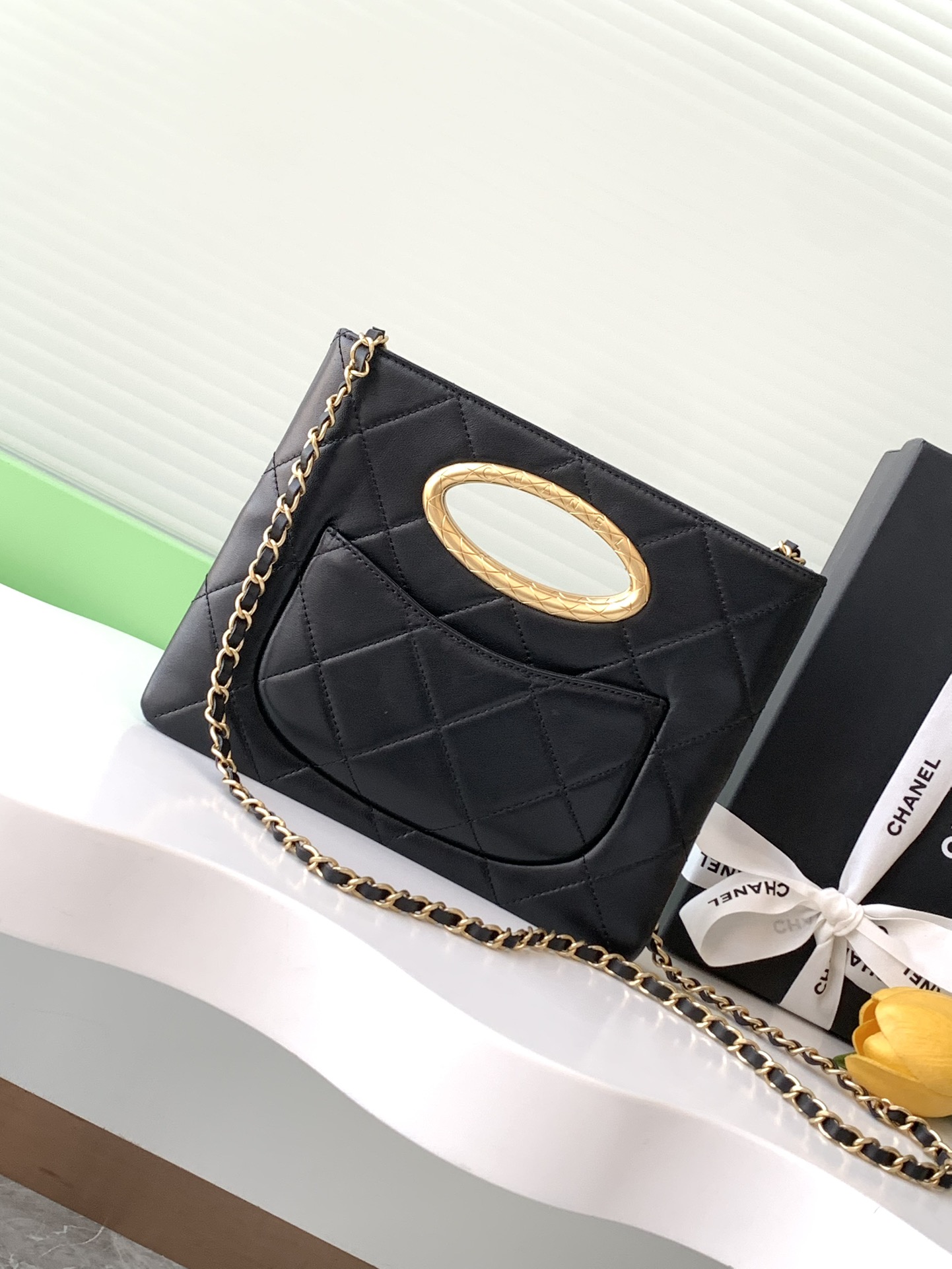 TOP CHANEL 24B Handbag 19*25*3cm - Black