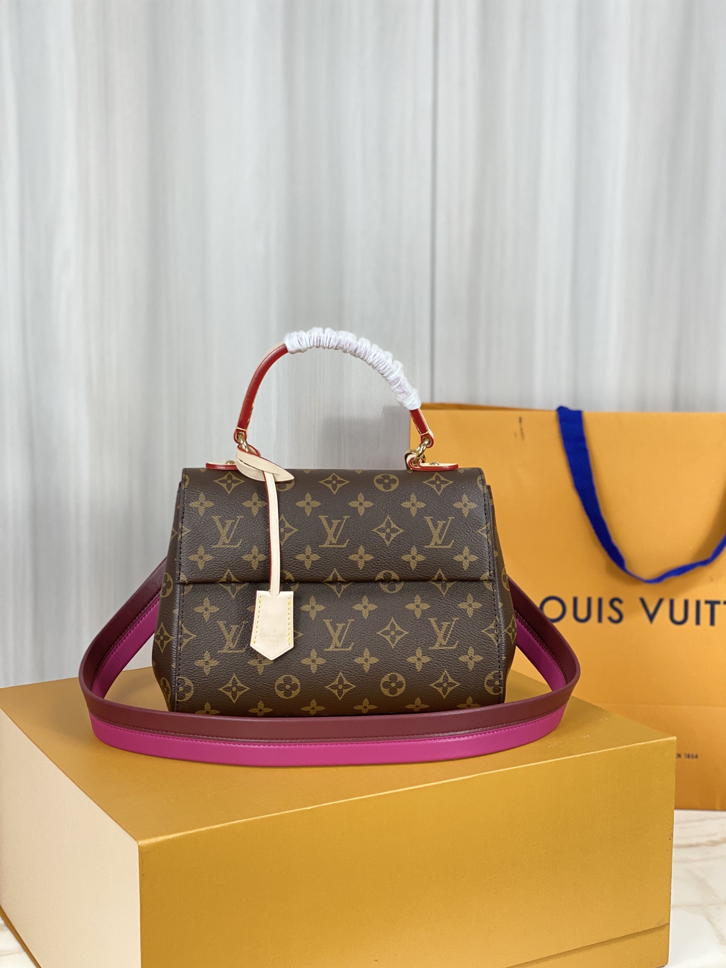 Louis Vuitton Cluny MM M42735 (10A Mirror Version)