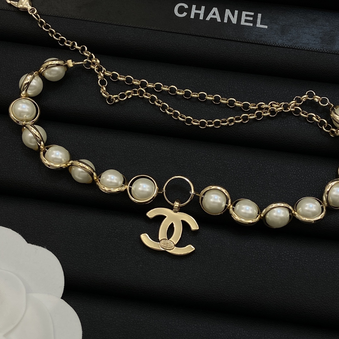 TOP CHANEL Pearl CC Necklace