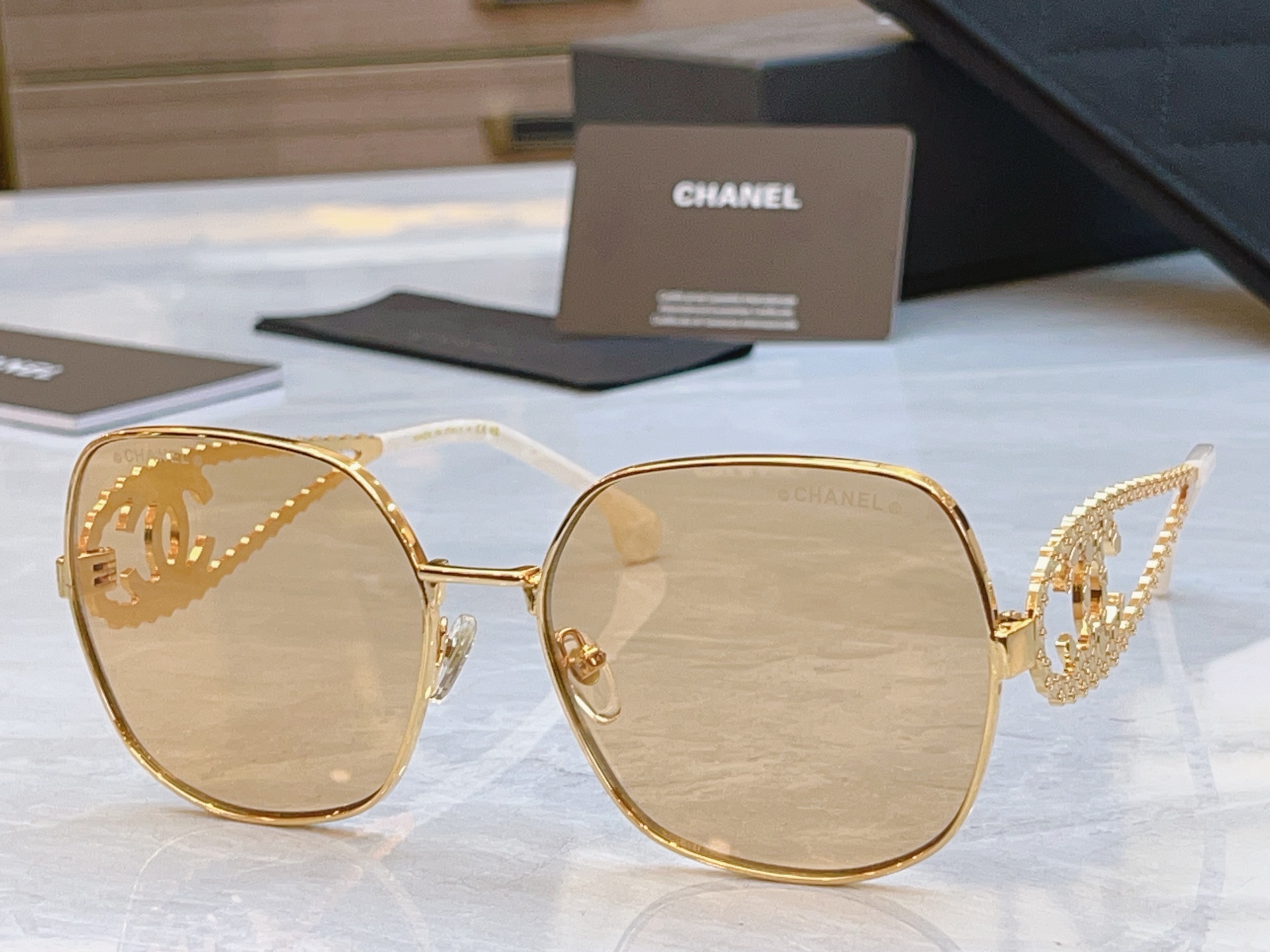 TOP CHANEL Sunglasses - 6 Colors