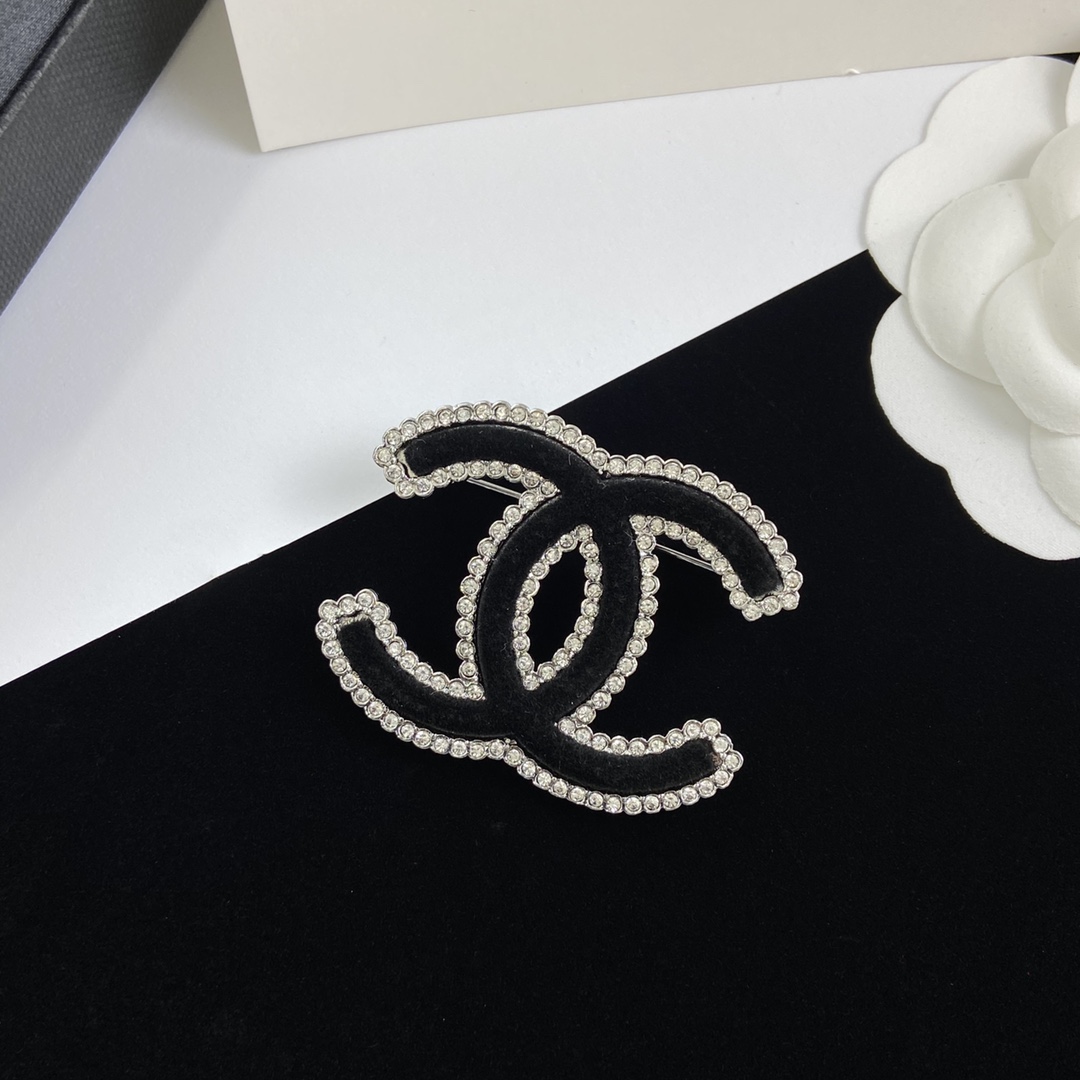 TOP CHANEL Brooch Collections