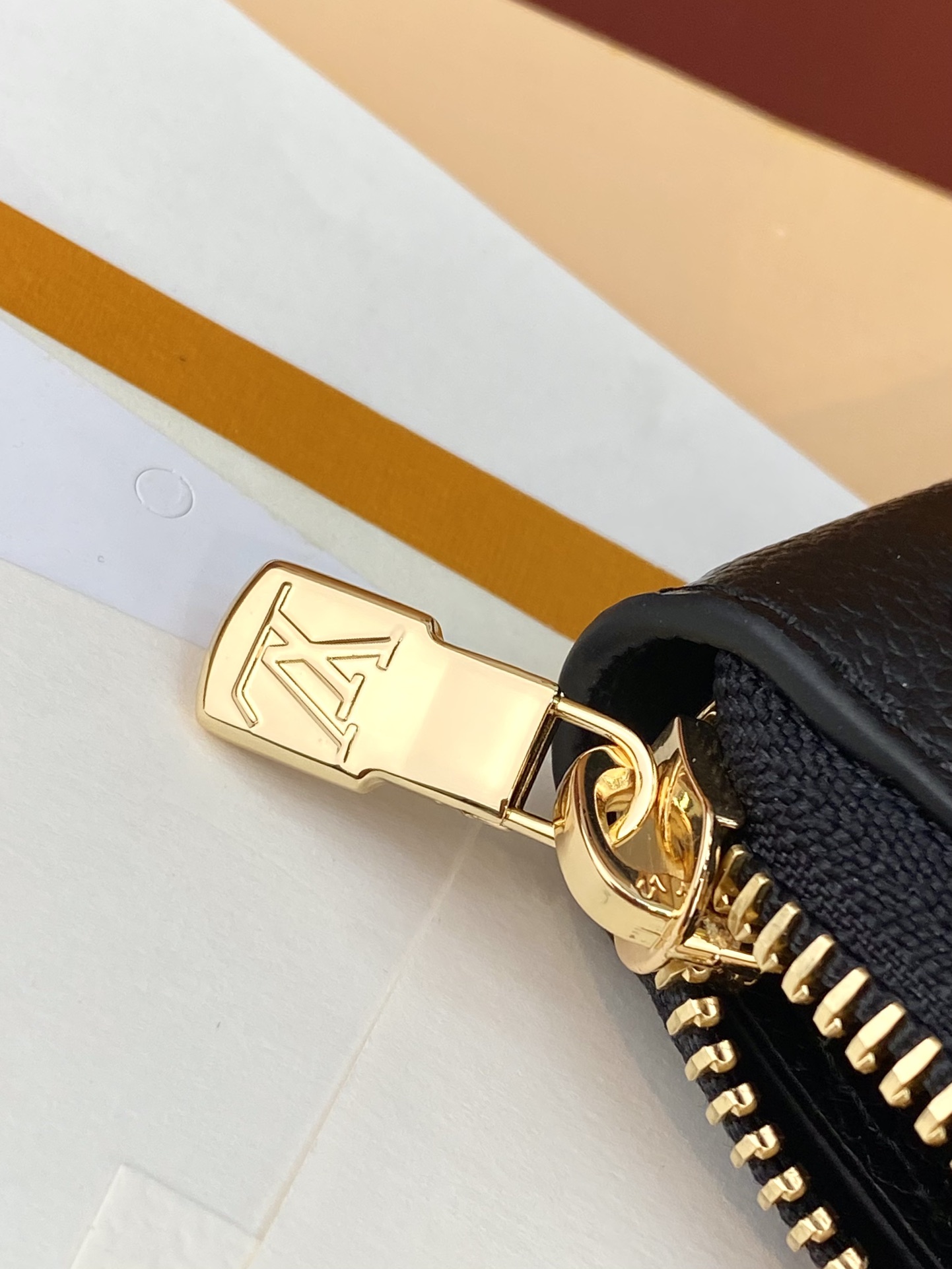 TOP Louis Vuitton LV Margot Wallet Monogram Empreinte Leather 17x11x2cm - Black