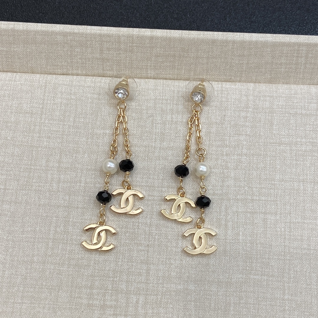 TOP CHANEL CC  Earrings- Gold