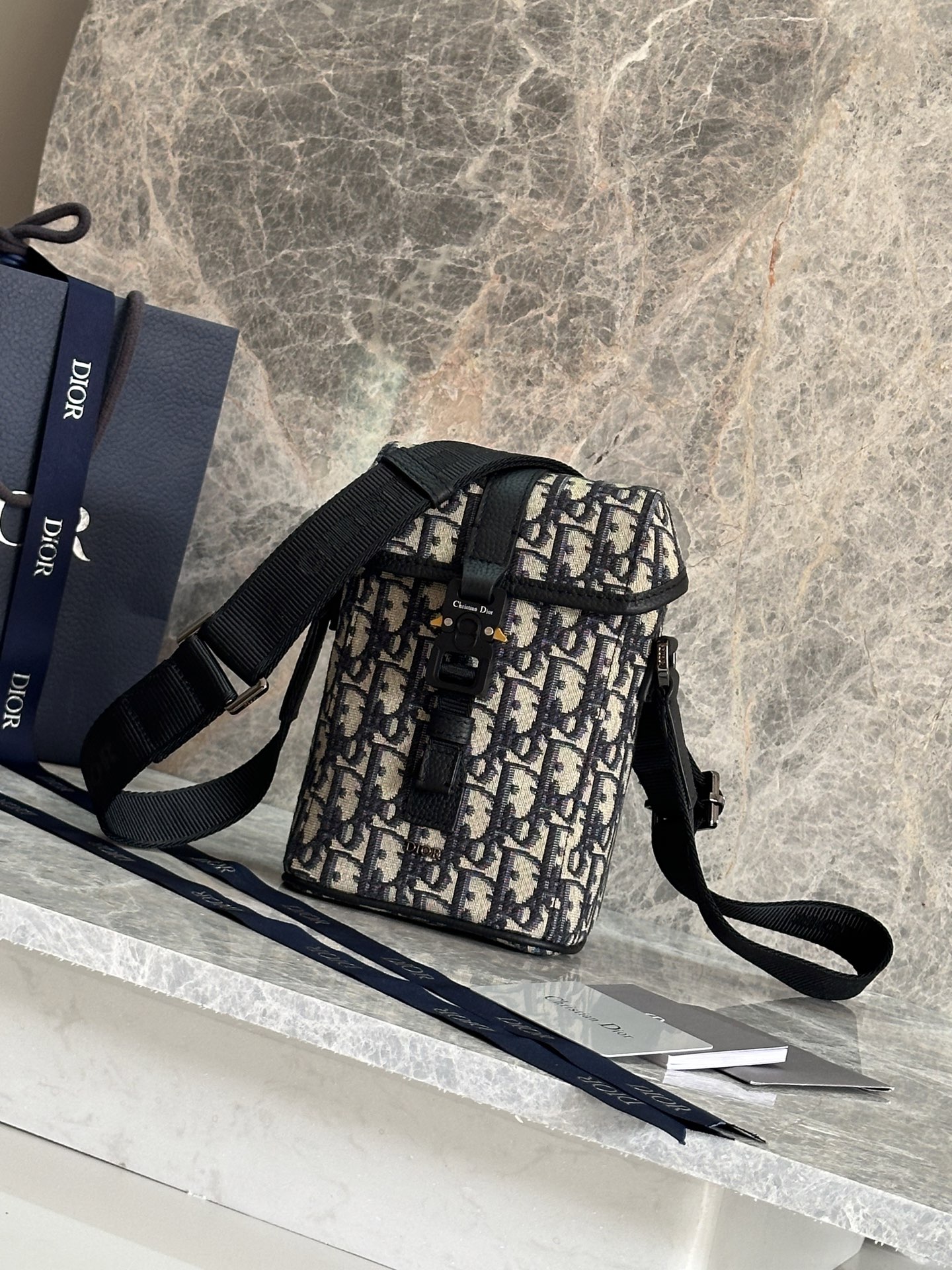 Top Christian Dior Men's Dior Hit The Road Bag 13 x 20 x 7cm - 2 Colors