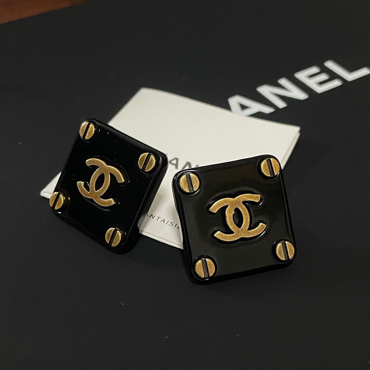 TOP CHANEL Square Earrings-Black